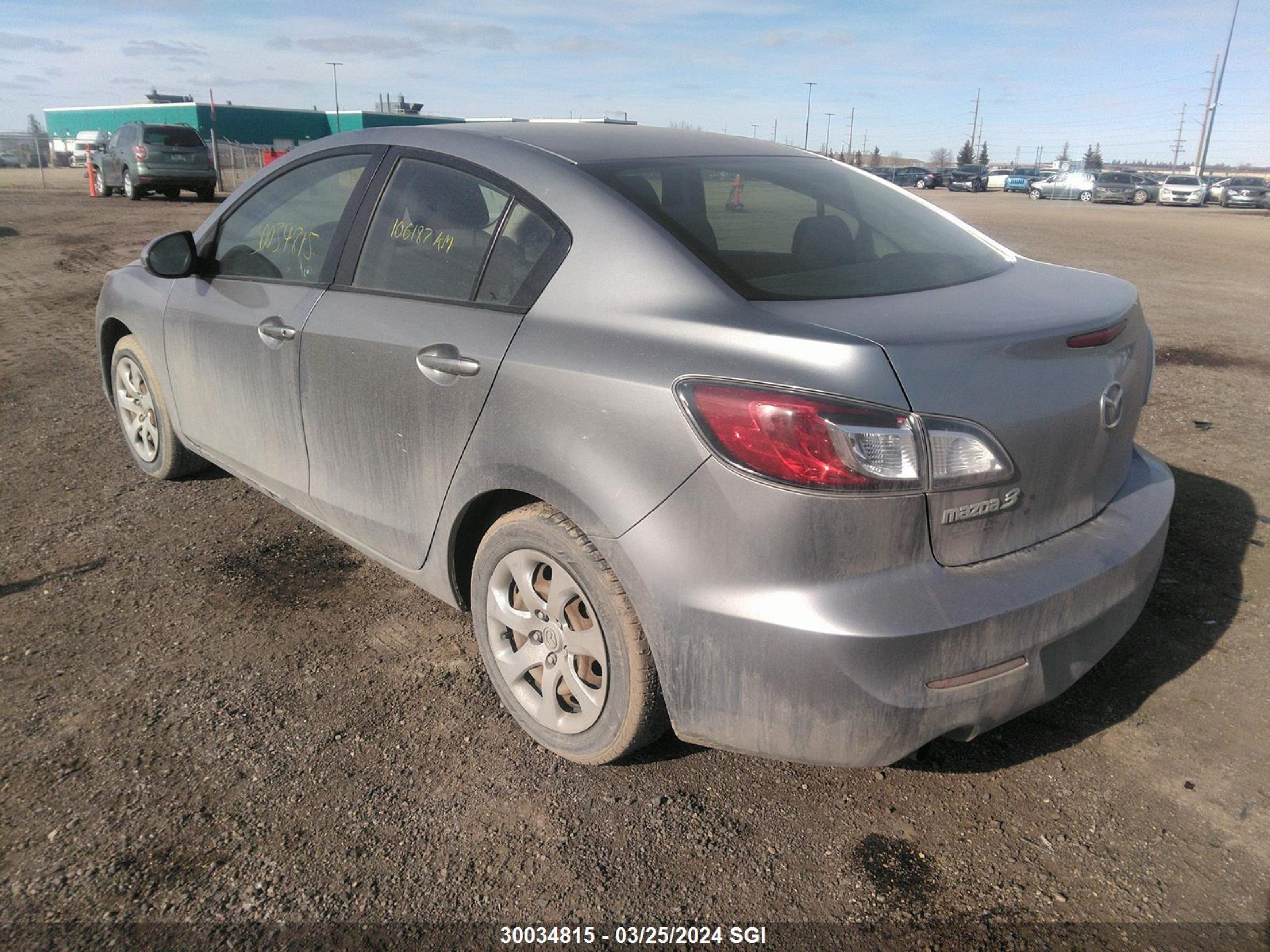 Photo 2 VIN: JM1BL1UF8C1542370 - MAZDA 3 