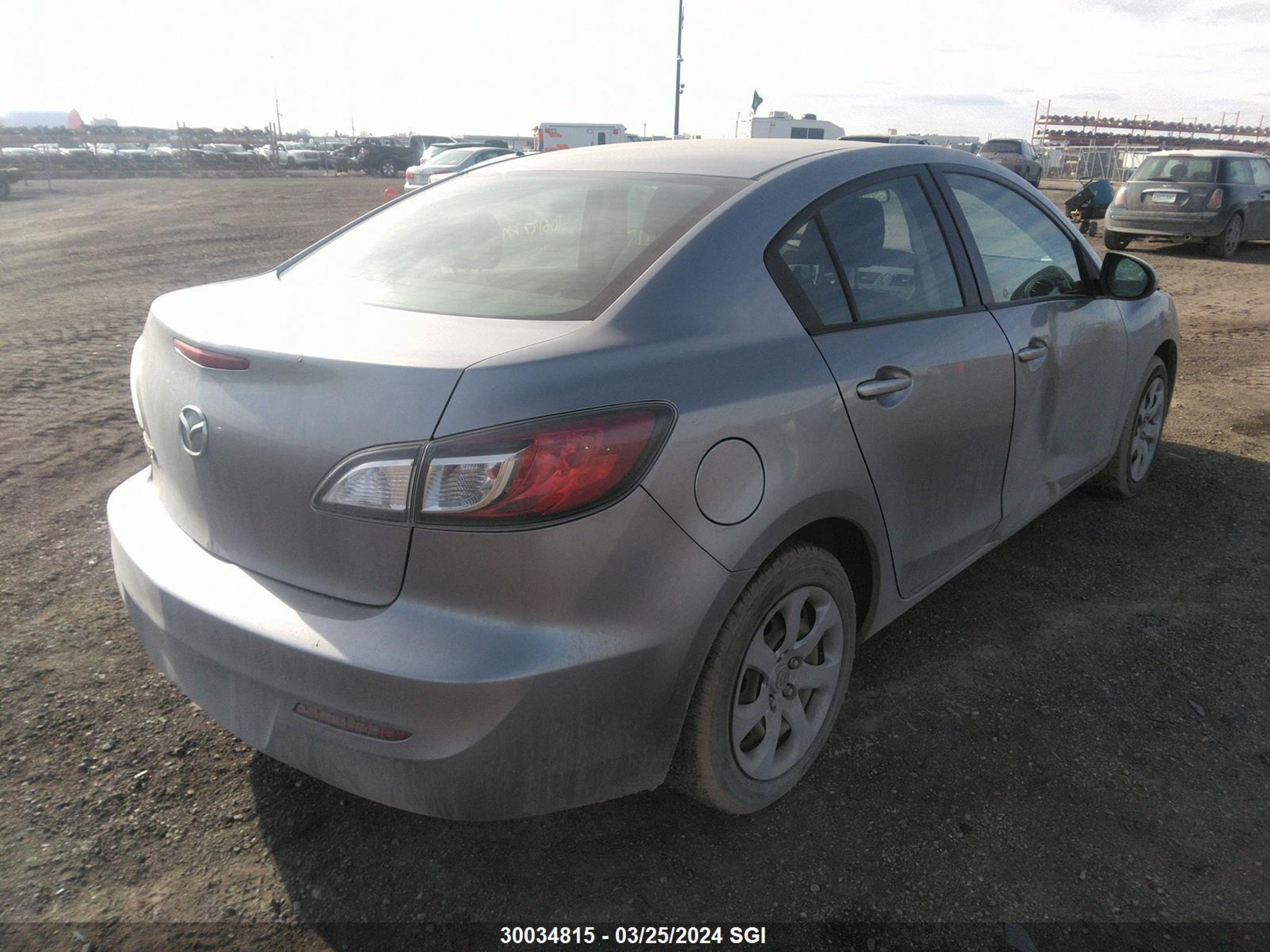 Photo 3 VIN: JM1BL1UF8C1542370 - MAZDA 3 