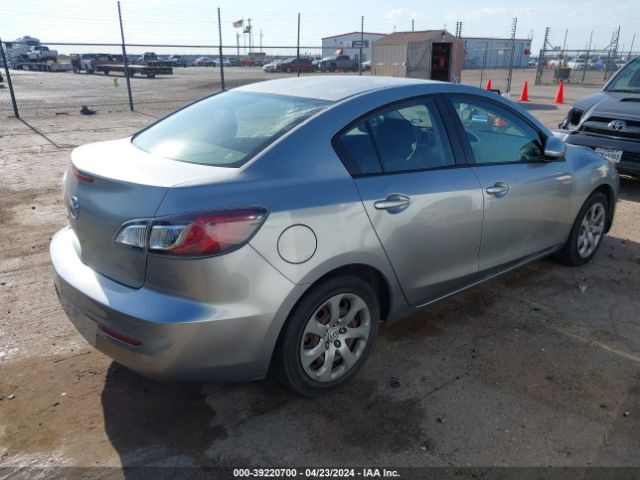 Photo 3 VIN: JM1BL1UF8C1654358 - MAZDA MAZDA3 