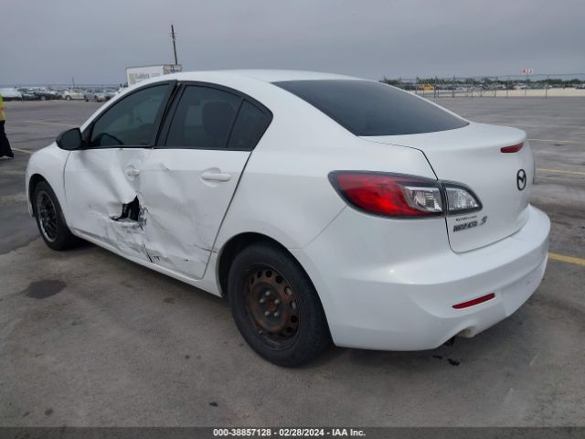 Photo 2 VIN: JM1BL1UF9C1517591 - MAZDA MAZDA3 