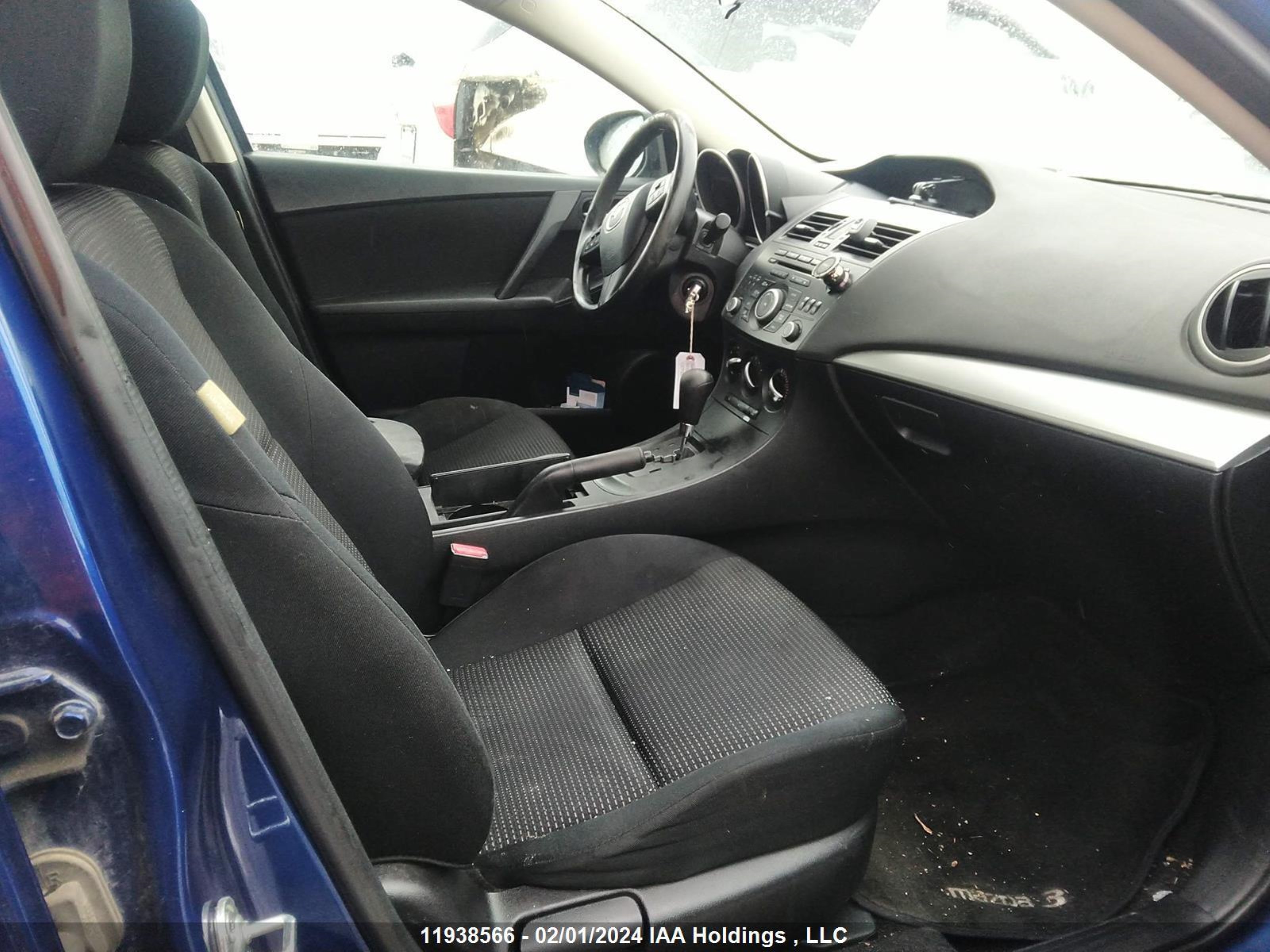 Photo 4 VIN: JM1BL1UF9C1564474 - MAZDA 3 