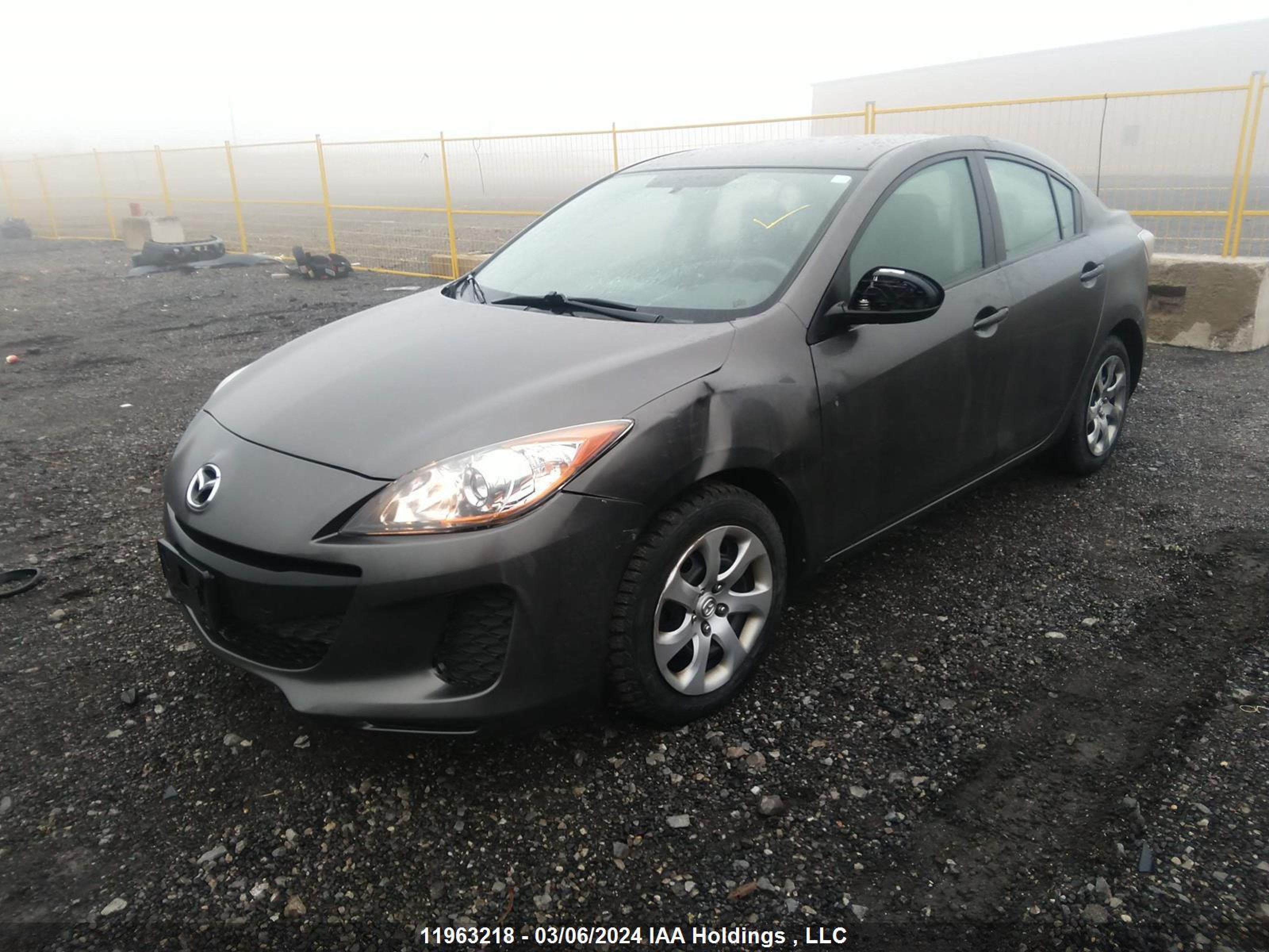 Photo 1 VIN: JM1BL1UF9D1772825 - MAZDA 3 