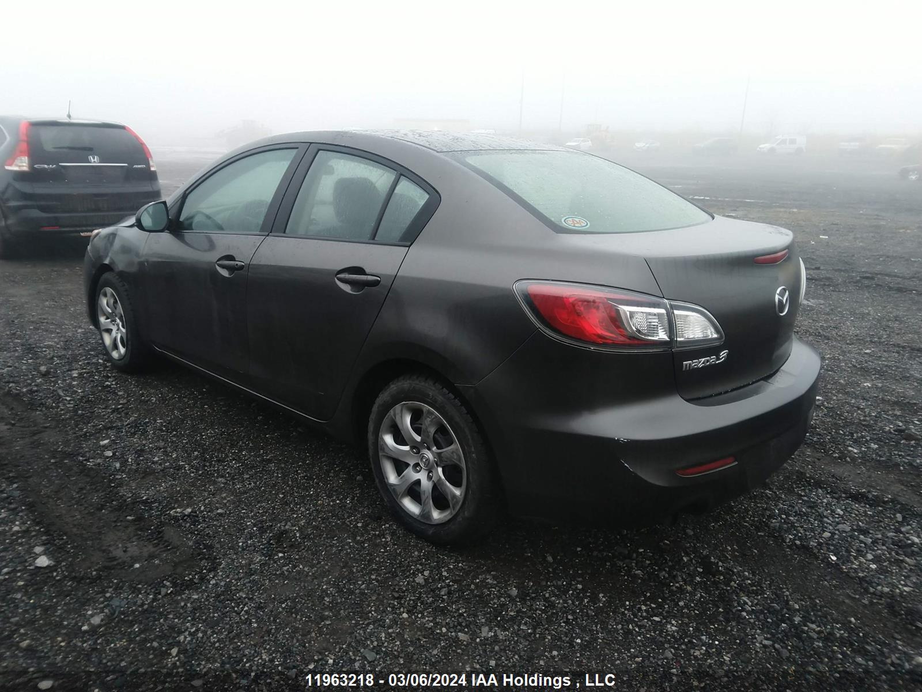 Photo 2 VIN: JM1BL1UF9D1772825 - MAZDA 3 