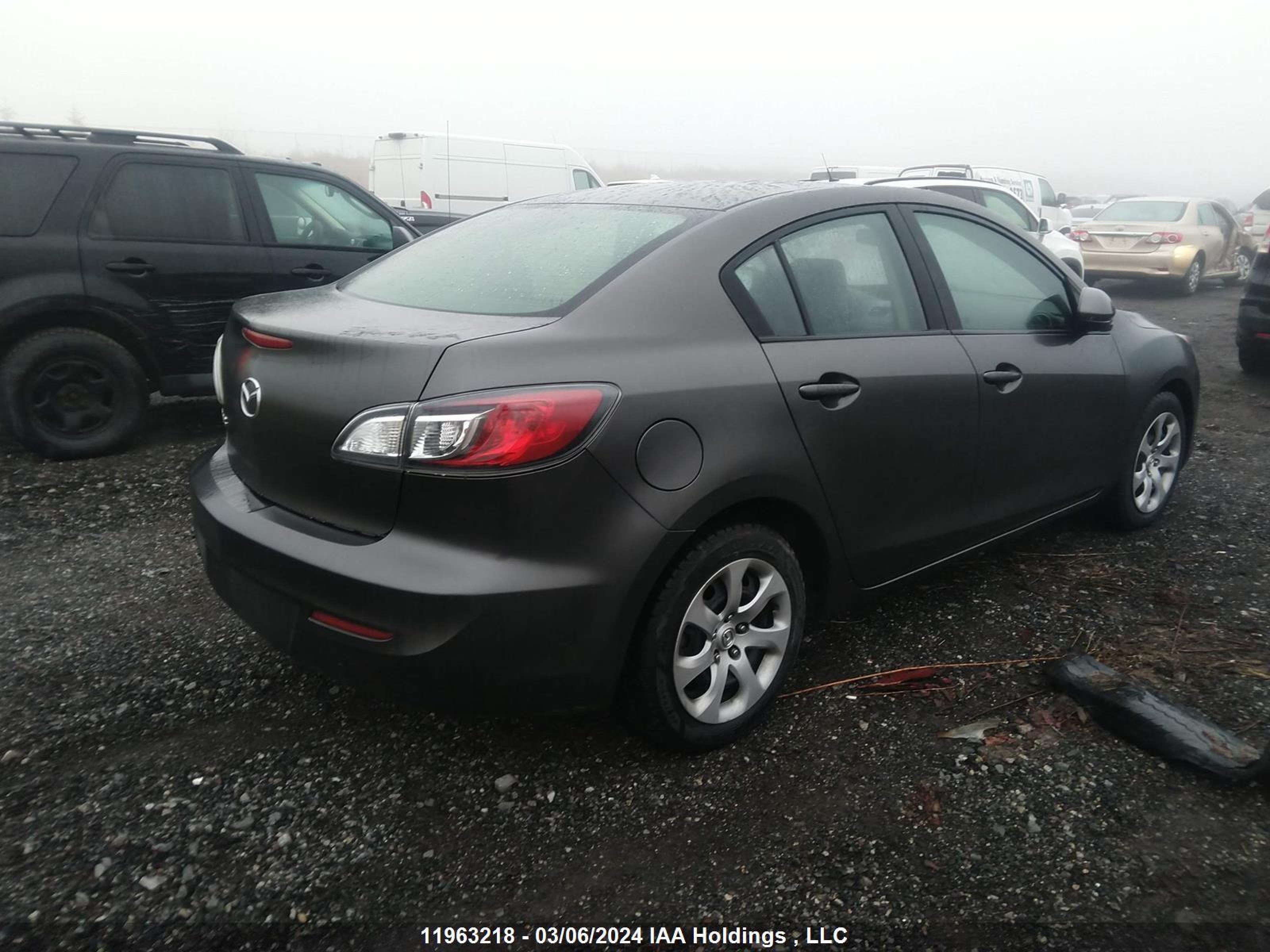 Photo 3 VIN: JM1BL1UF9D1772825 - MAZDA 3 