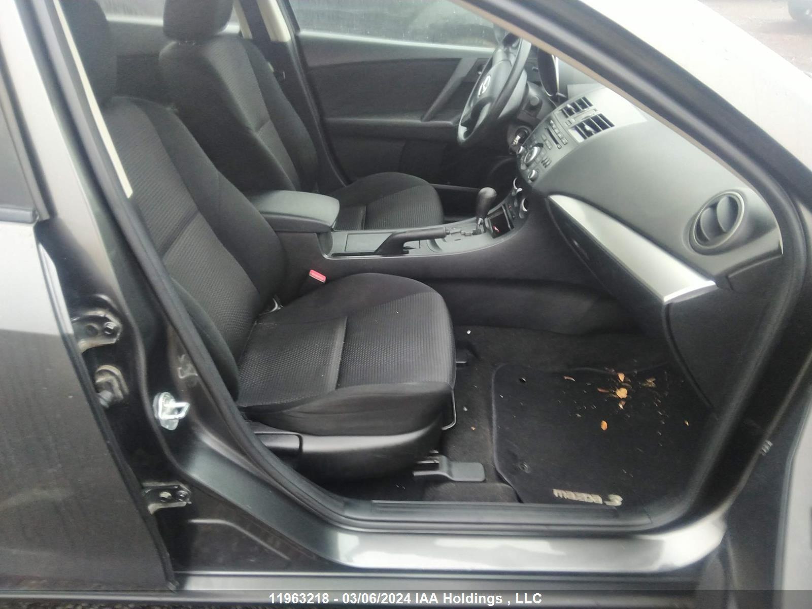 Photo 4 VIN: JM1BL1UF9D1772825 - MAZDA 3 