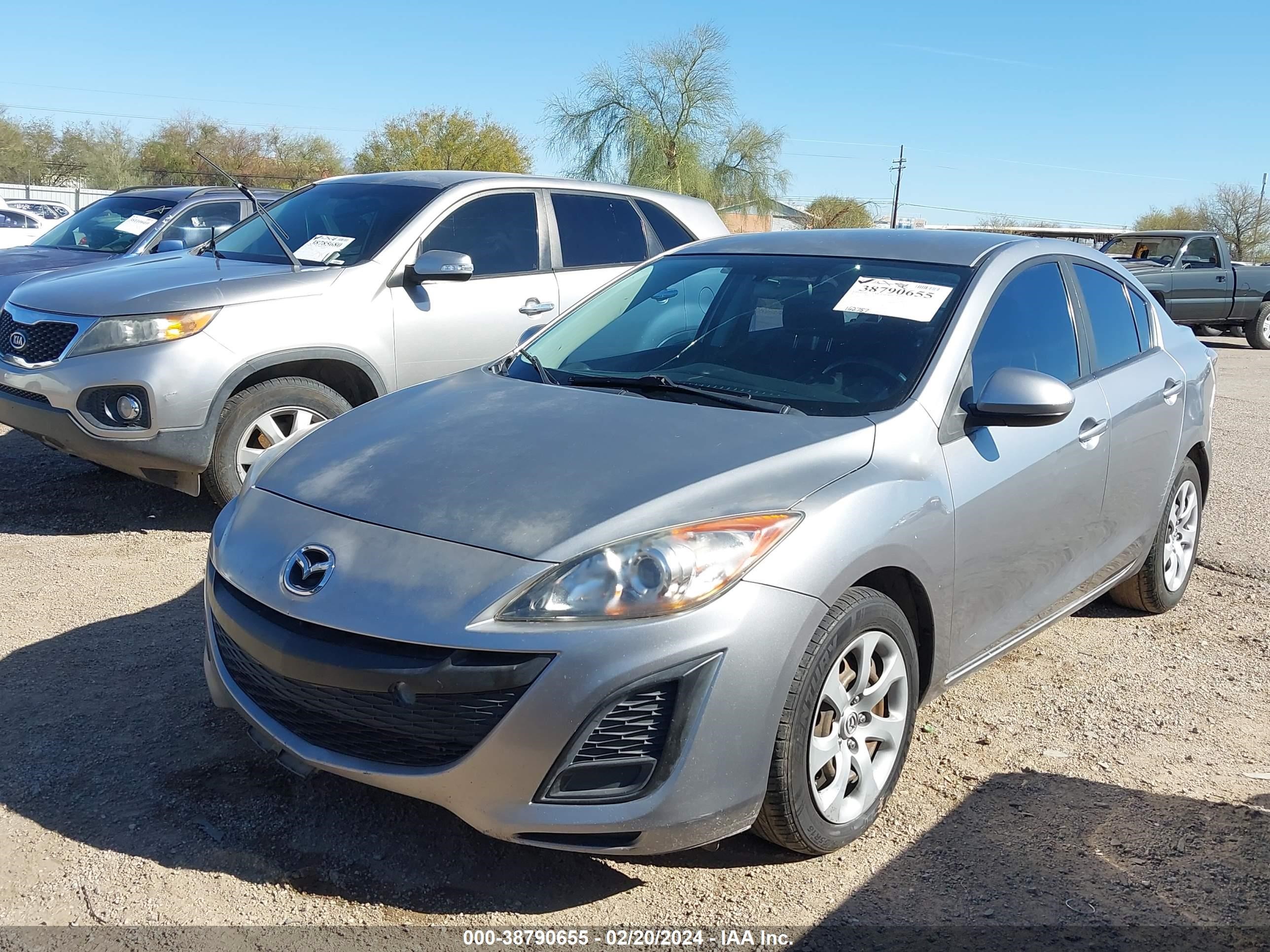 Photo 1 VIN: JM1BL1UFXB1416610 - MAZDA 3 