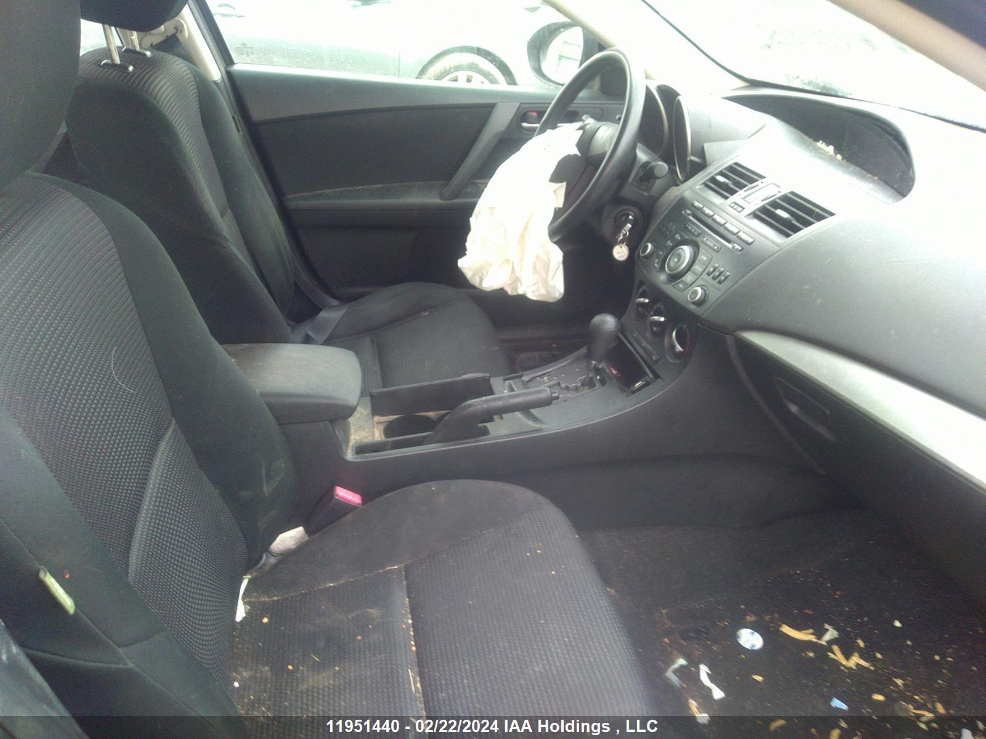 Photo 4 VIN: JM1BL1UFXC1636296 - MAZDA 3 