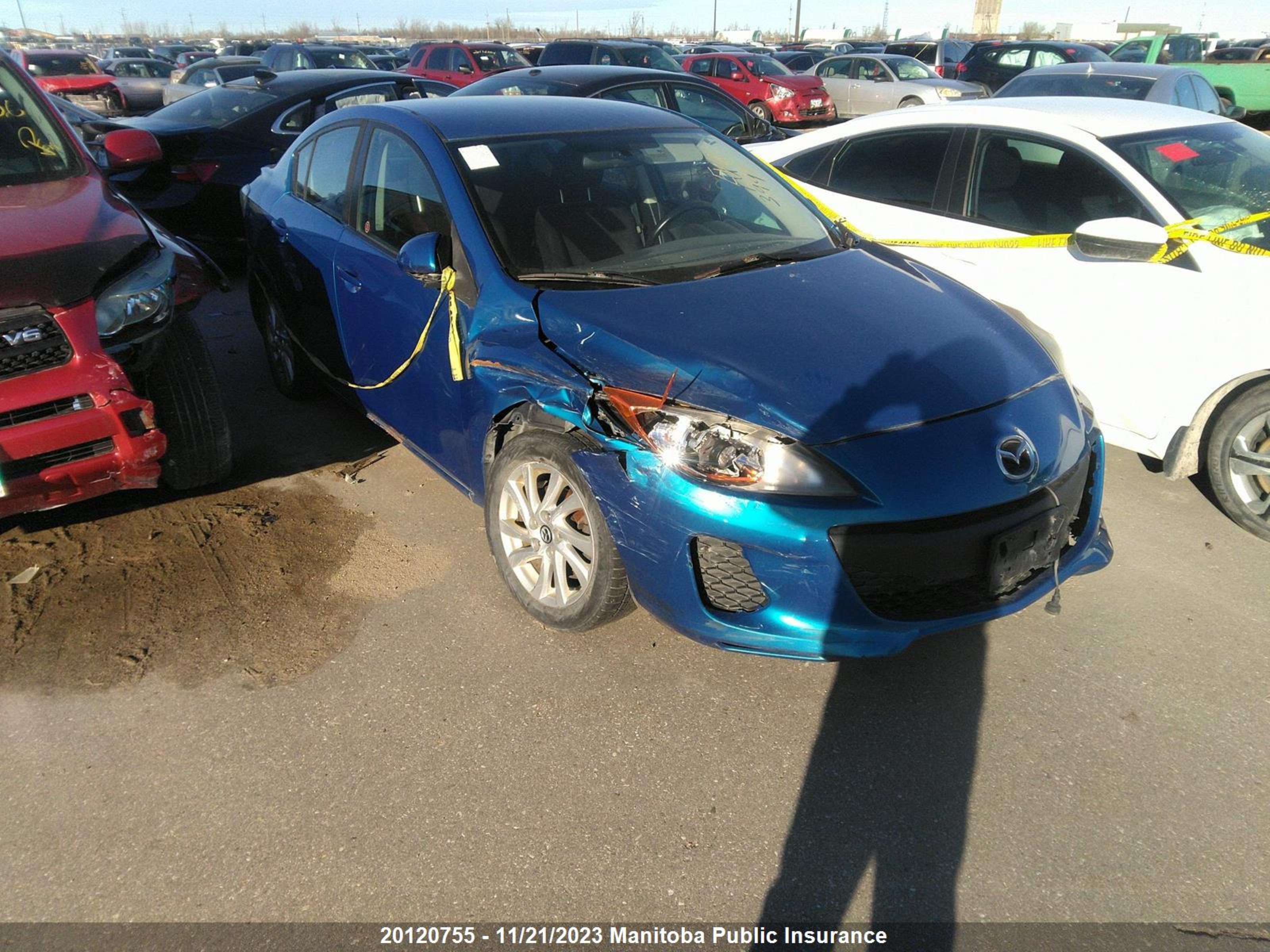 Photo 0 VIN: JM1BL1UFXD1724069 - MAZDA 3 