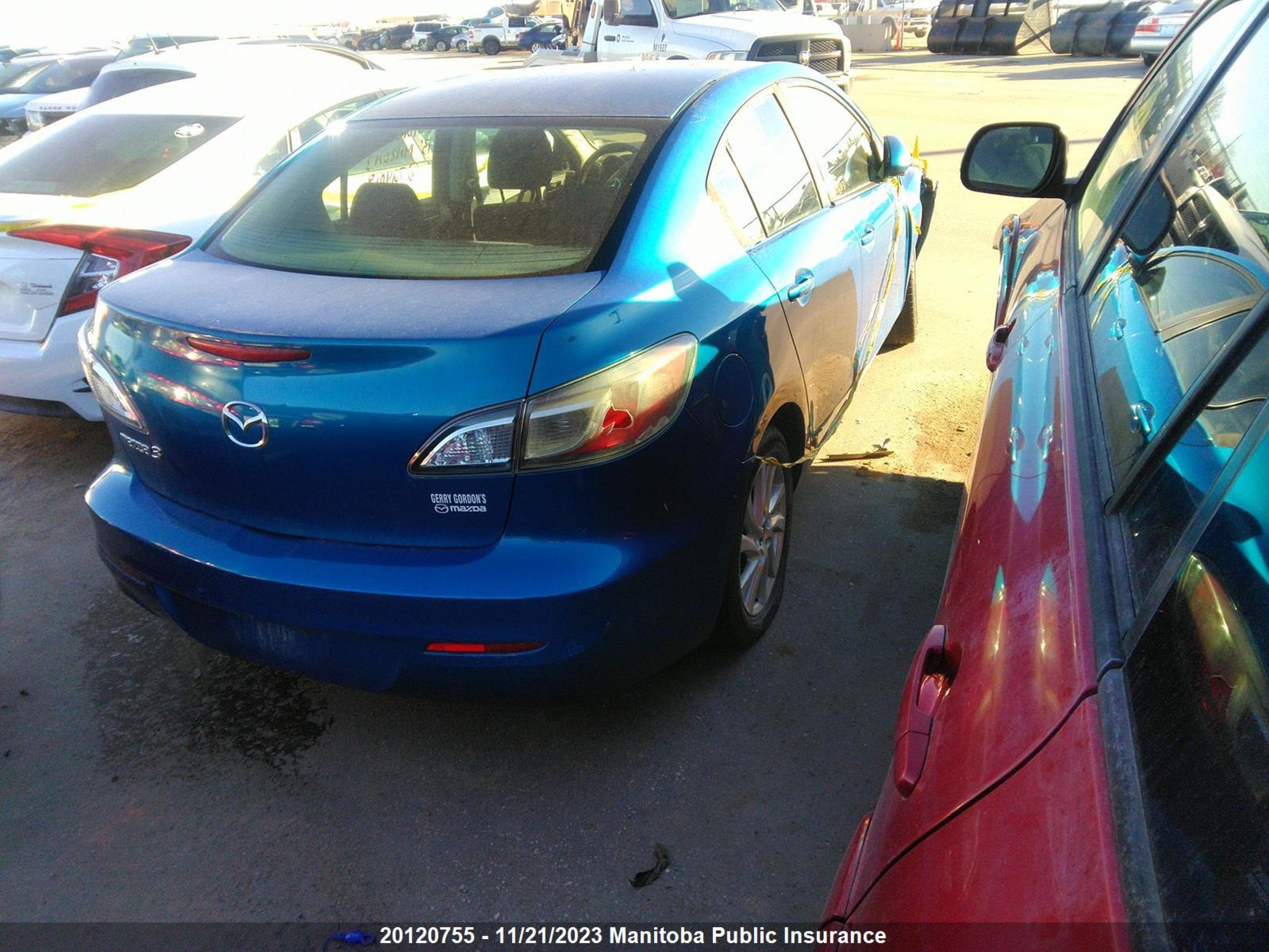 Photo 3 VIN: JM1BL1UFXD1724069 - MAZDA 3 