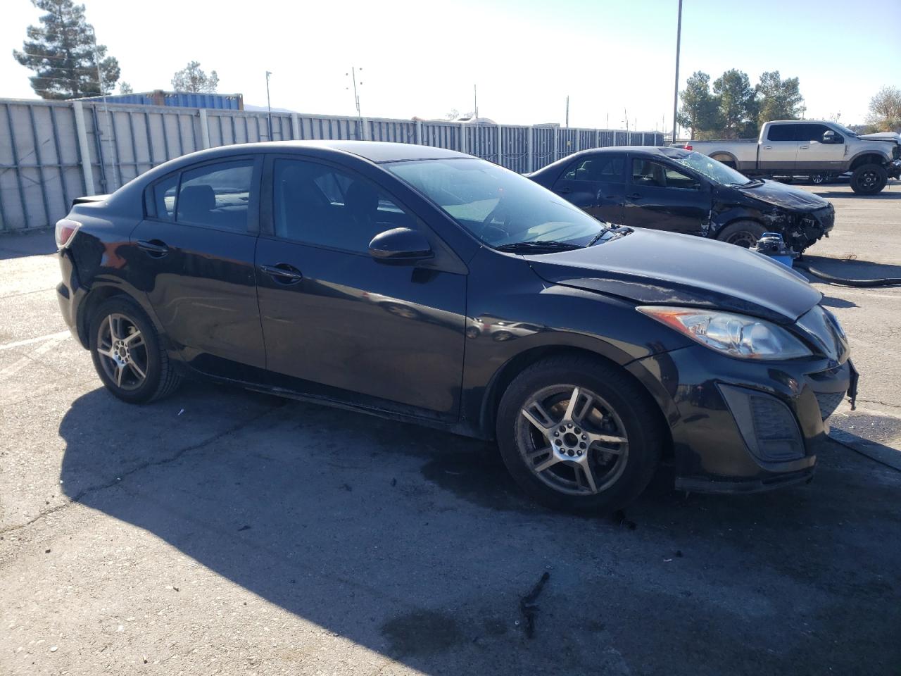 Photo 3 VIN: JM1BL1UG1B1431926 - MAZDA 3 