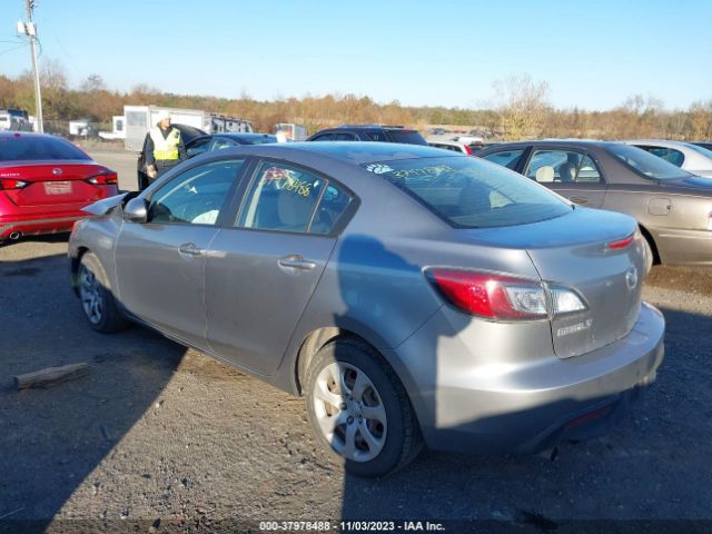 Photo 2 VIN: JM1BL1UG1B1494704 - MAZDA MAZDA3 