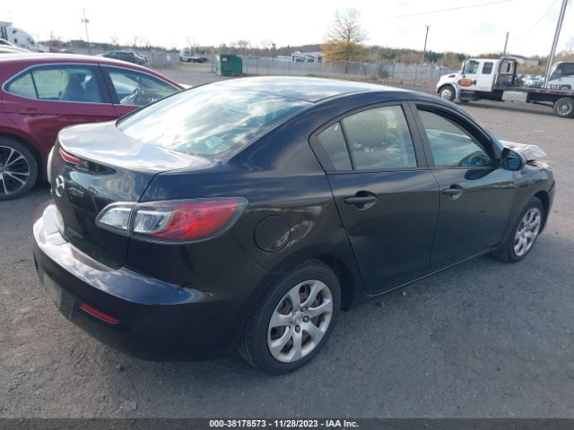 Photo 3 VIN: JM1BL1UG3C1533102 - MAZDA MAZDA3 