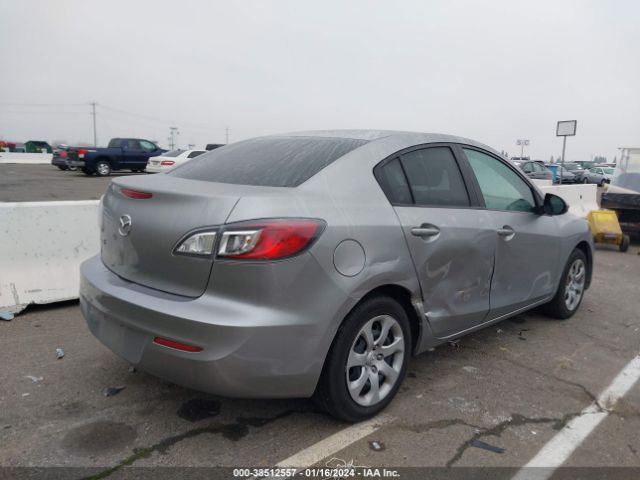 Photo 3 VIN: JM1BL1UG3C1554533 - MAZDA MAZDA3 