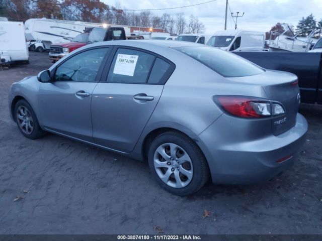 Photo 2 VIN: JM1BL1UG4C1519211 - MAZDA MAZDA3 