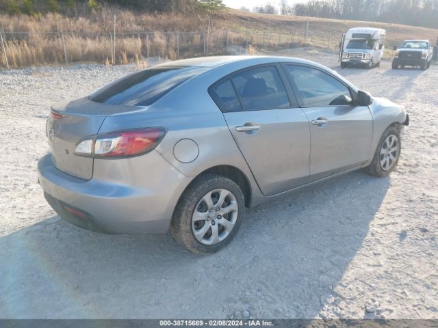 Photo 3 VIN: JM1BL1UG6B1497761 - MAZDA MAZDA3 