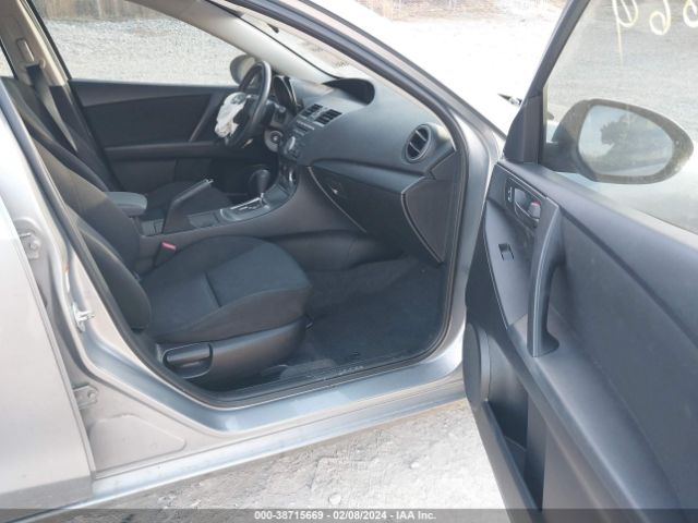 Photo 4 VIN: JM1BL1UG6B1497761 - MAZDA MAZDA3 