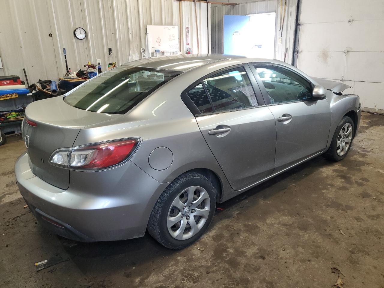 Photo 2 VIN: JM1BL1UG7B1902266 - MAZDA 3 