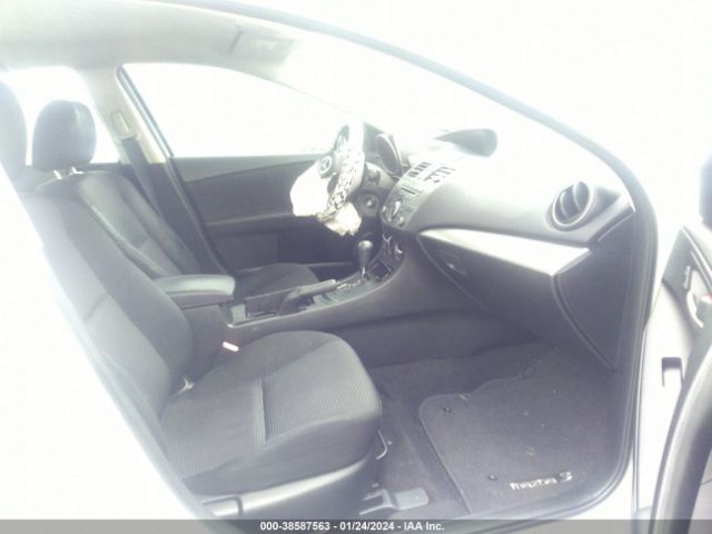 Photo 4 VIN: JM1BL1UG9C1511525 - MAZDA MAZDA3 