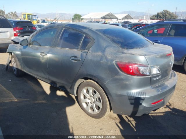 Photo 2 VIN: JM1BL1UG9C1544556 - MAZDA MAZDA3 