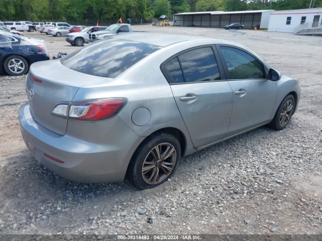 Photo 3 VIN: JM1BL1UG9C1588332 - MAZDA MAZDA3 