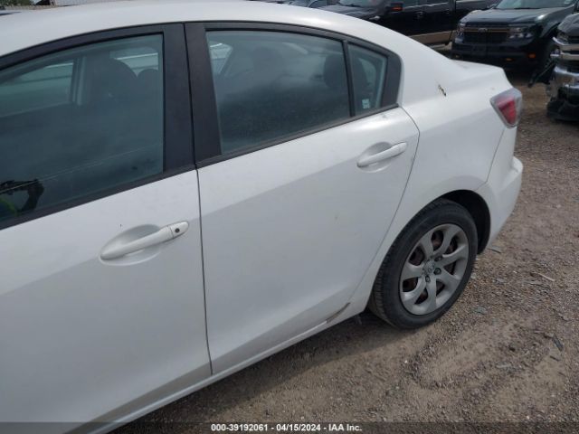 Photo 5 VIN: JM1BL1UP7D1735751 - MAZDA MAZDA3 