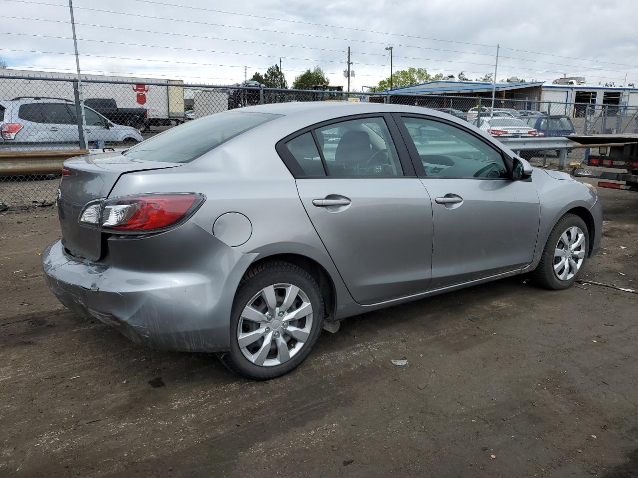 Photo 2 VIN: JM1BL1UP7D1836790 - MAZDA 3 