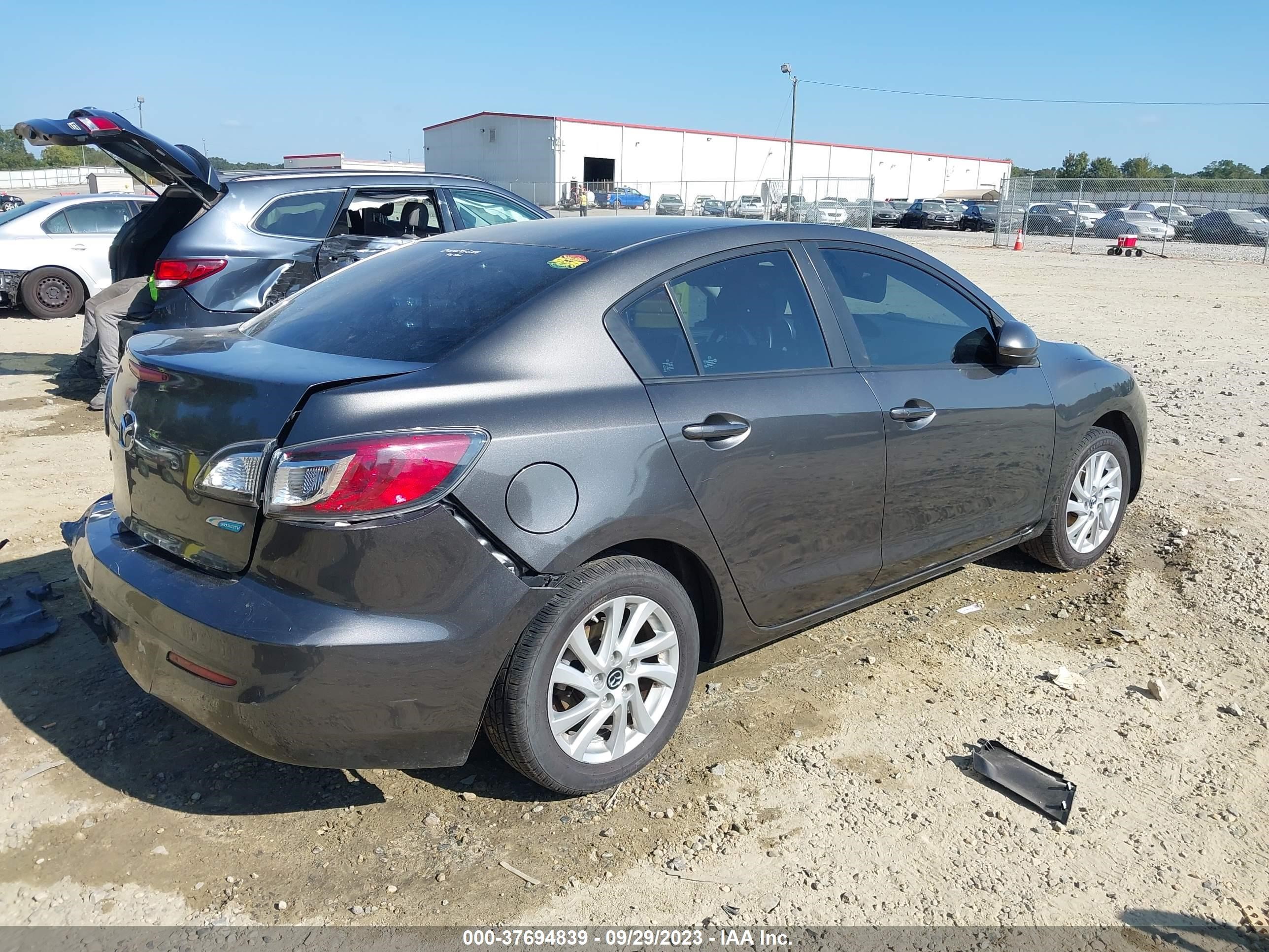 Photo 3 VIN: JM1BL1V71D1738269 - MAZDA 3 