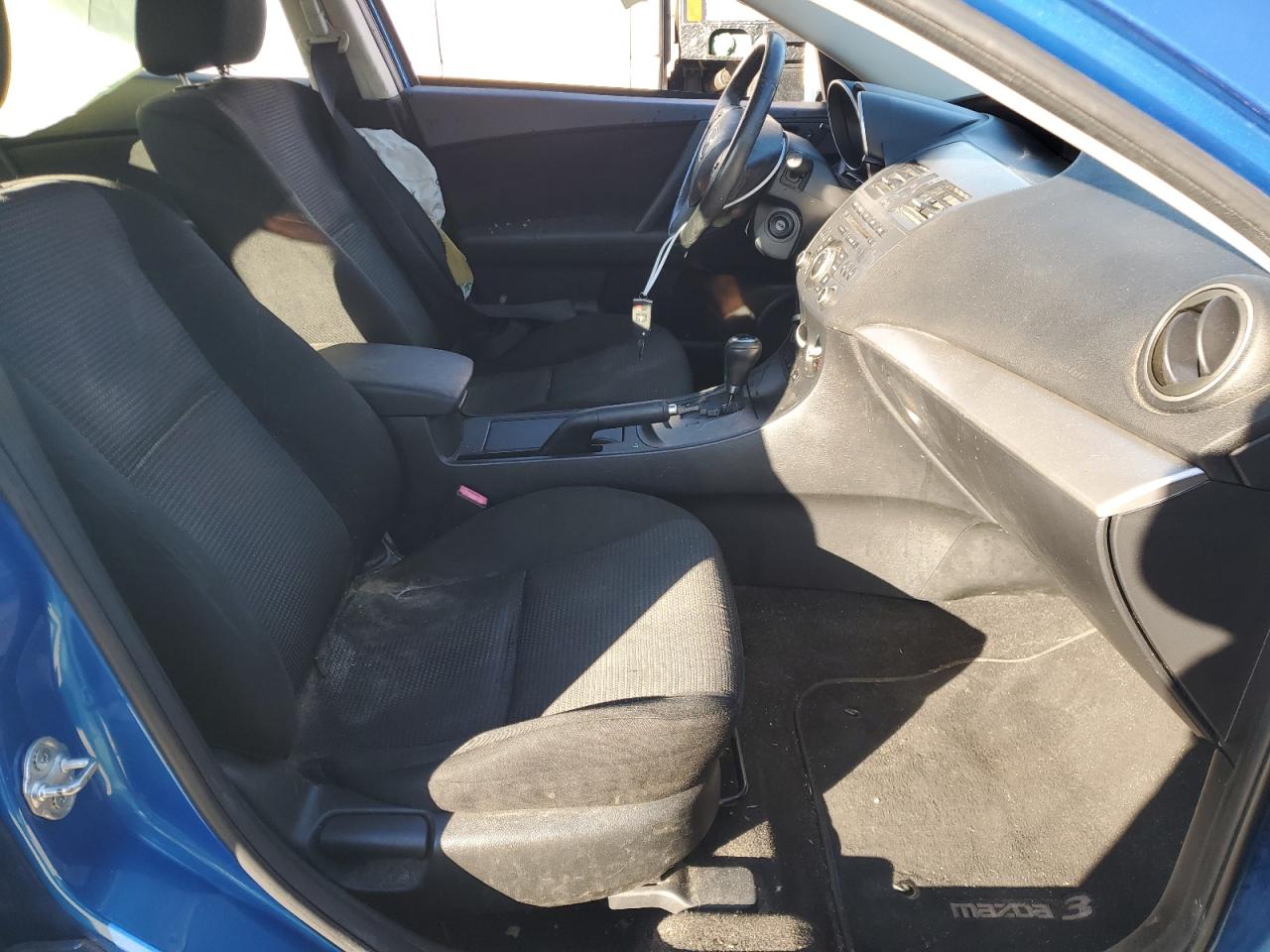 Photo 6 VIN: JM1BL1V73C1591547 - MAZDA 3 