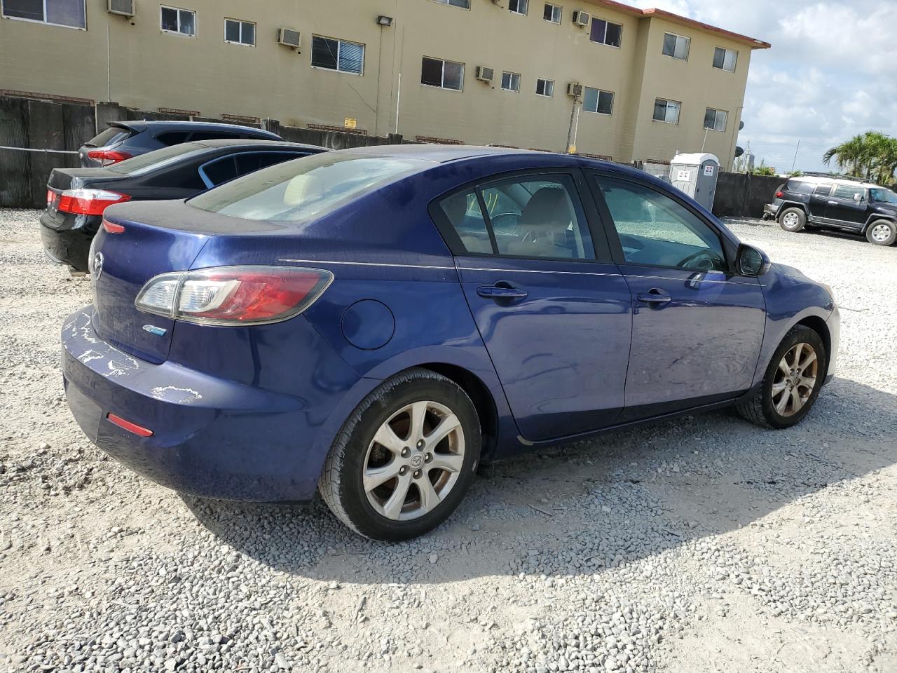 Photo 2 VIN: JM1BL1V75C1536954 - MAZDA 3 