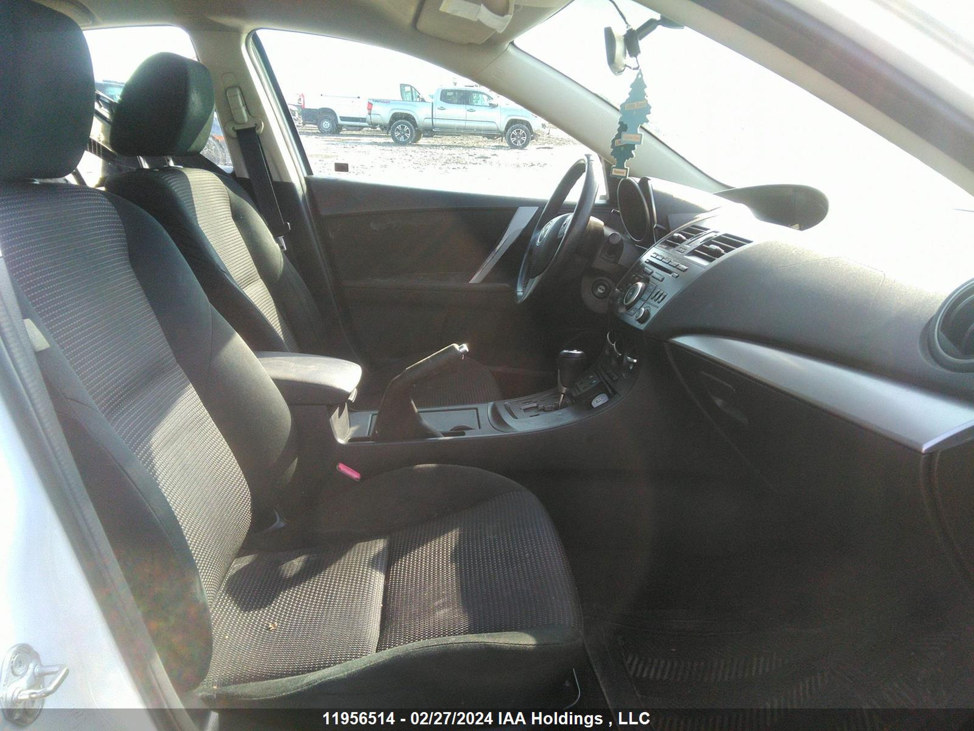 Photo 4 VIN: JM1BL1V79C1649032 - MAZDA 3 