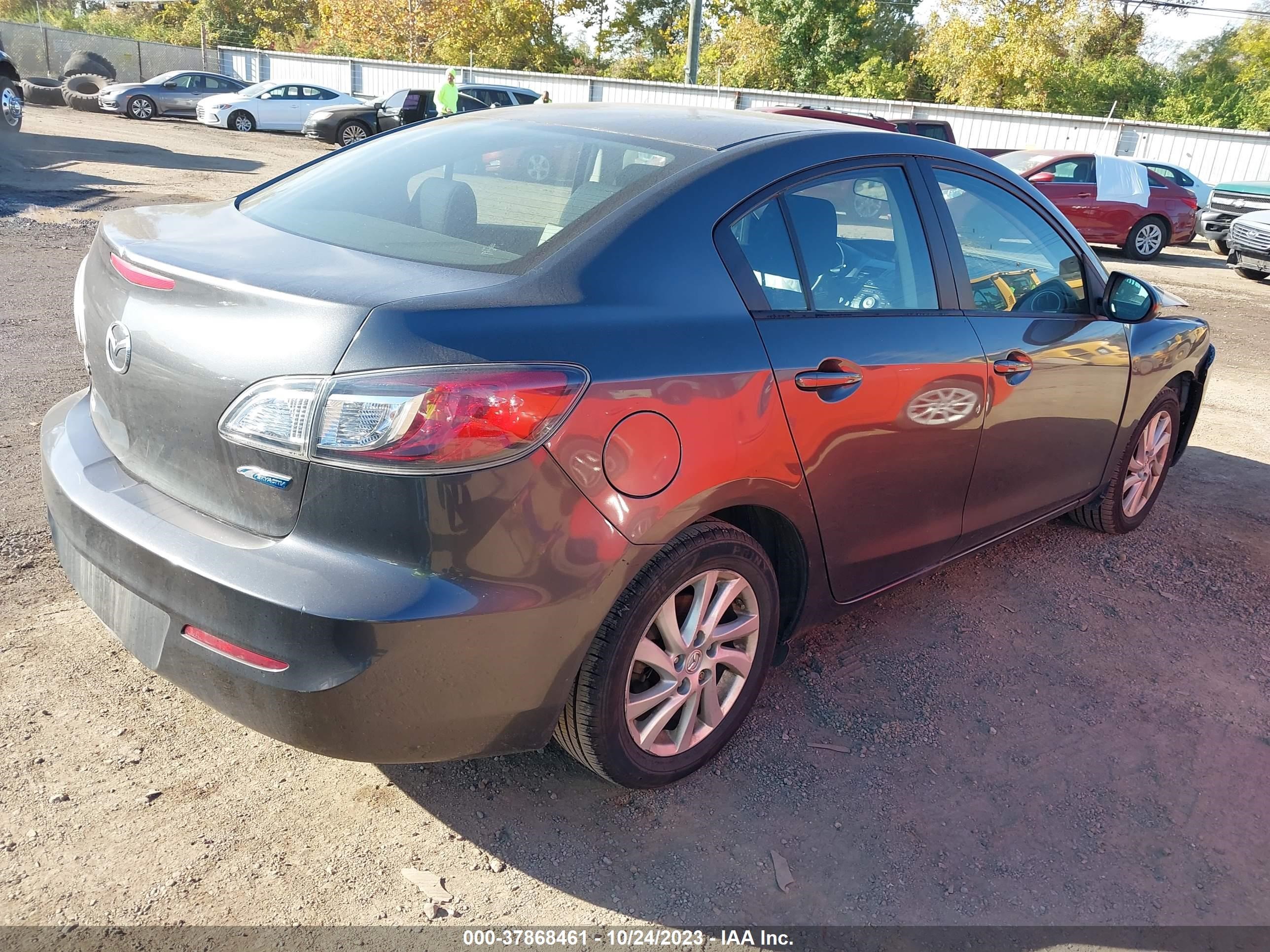 Photo 3 VIN: JM1BL1V79C1670351 - MAZDA 3 