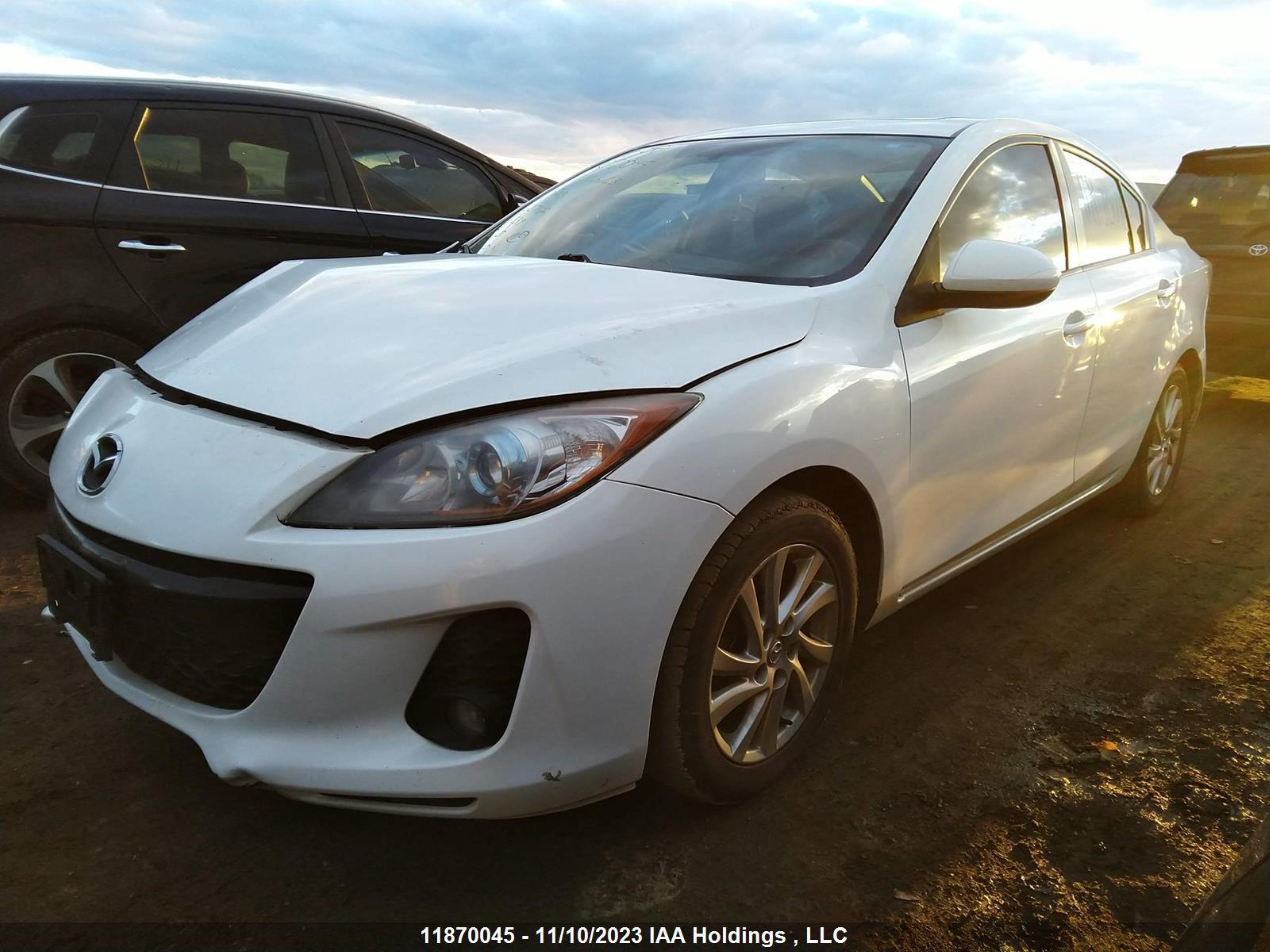 Photo 1 VIN: JM1BL1V7XC1627136 - MAZDA 3 