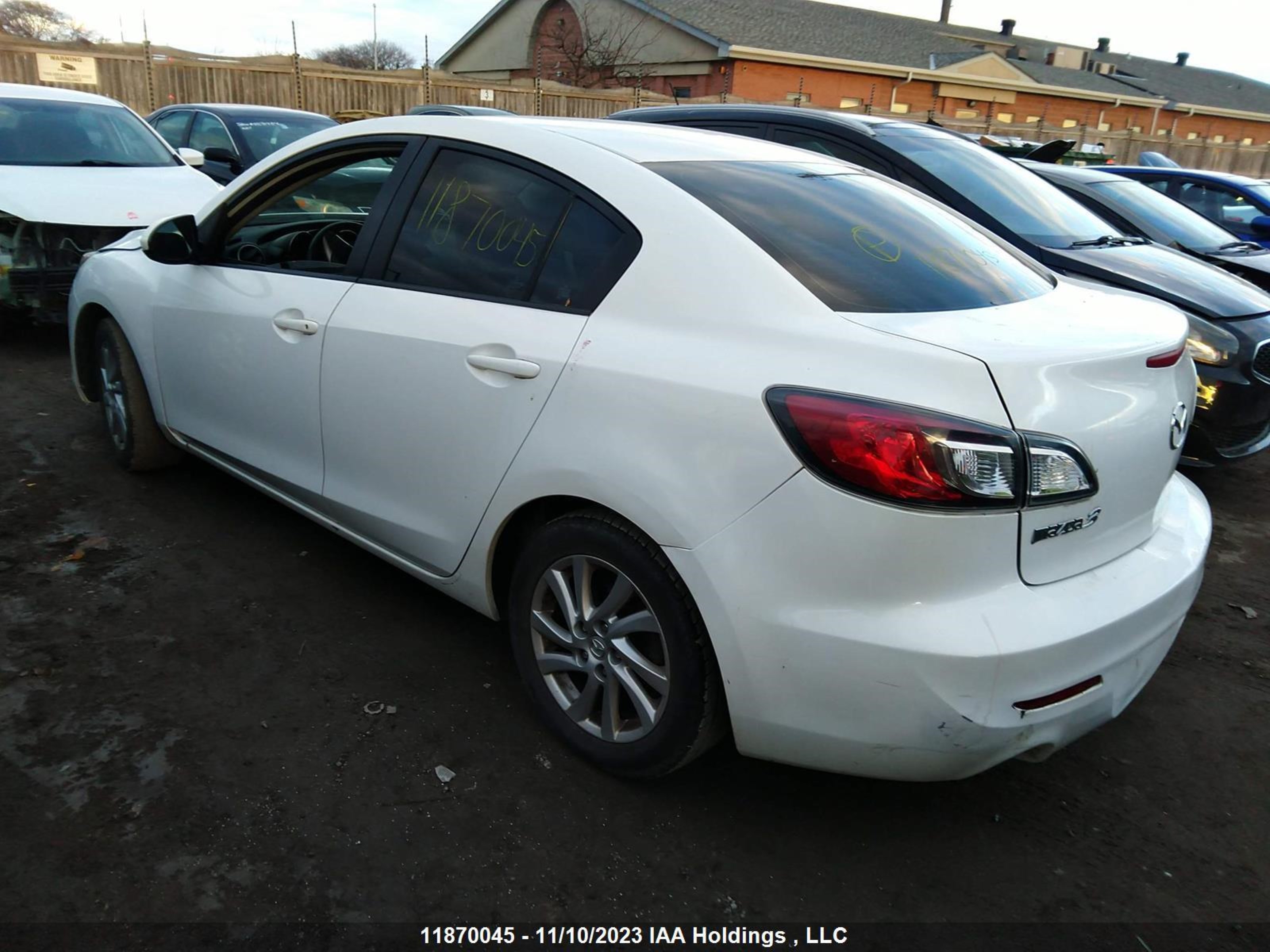 Photo 2 VIN: JM1BL1V7XC1627136 - MAZDA 3 