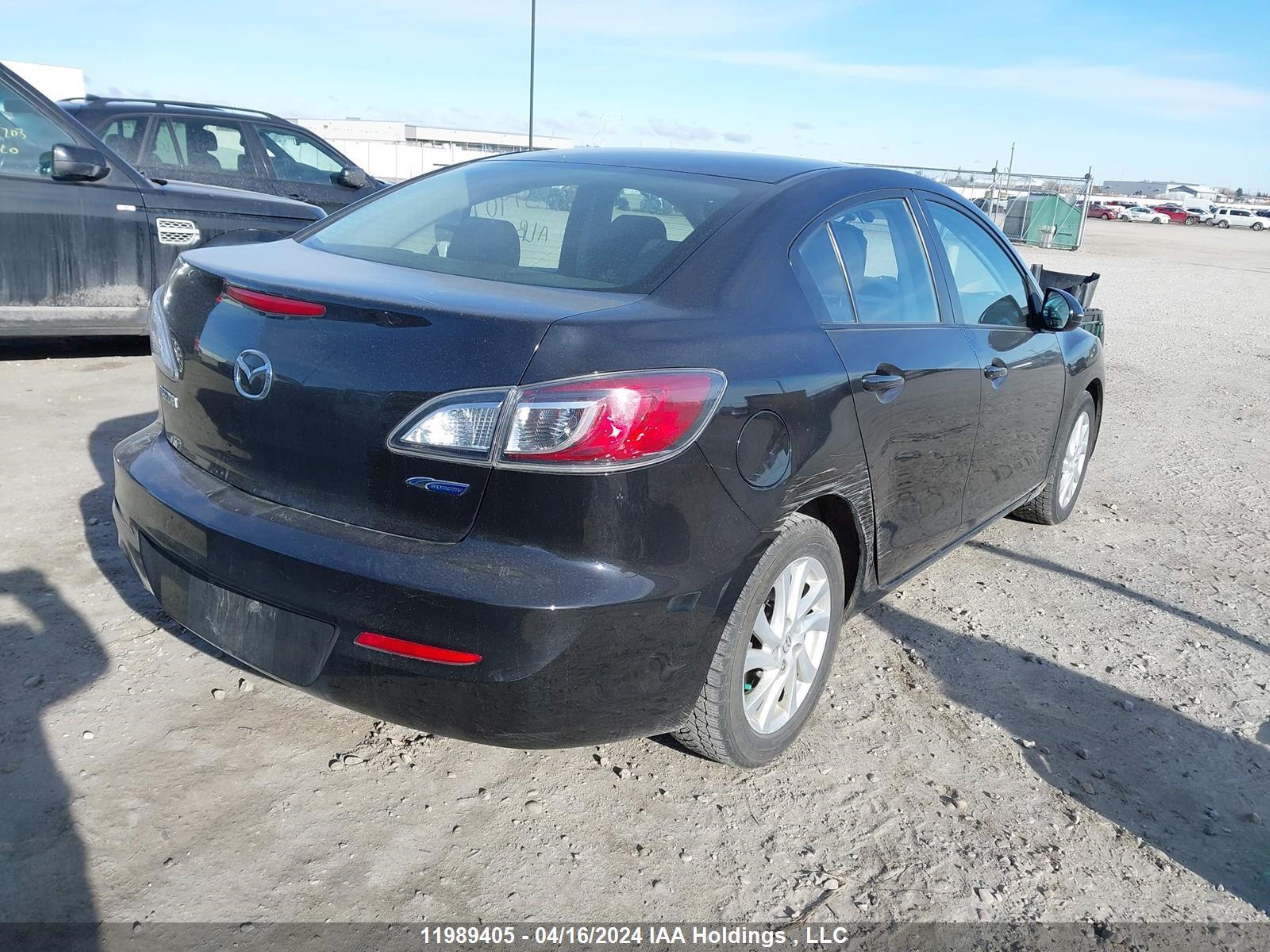 Photo 3 VIN: JM1BL1V7XC1680550 - MAZDA 3 