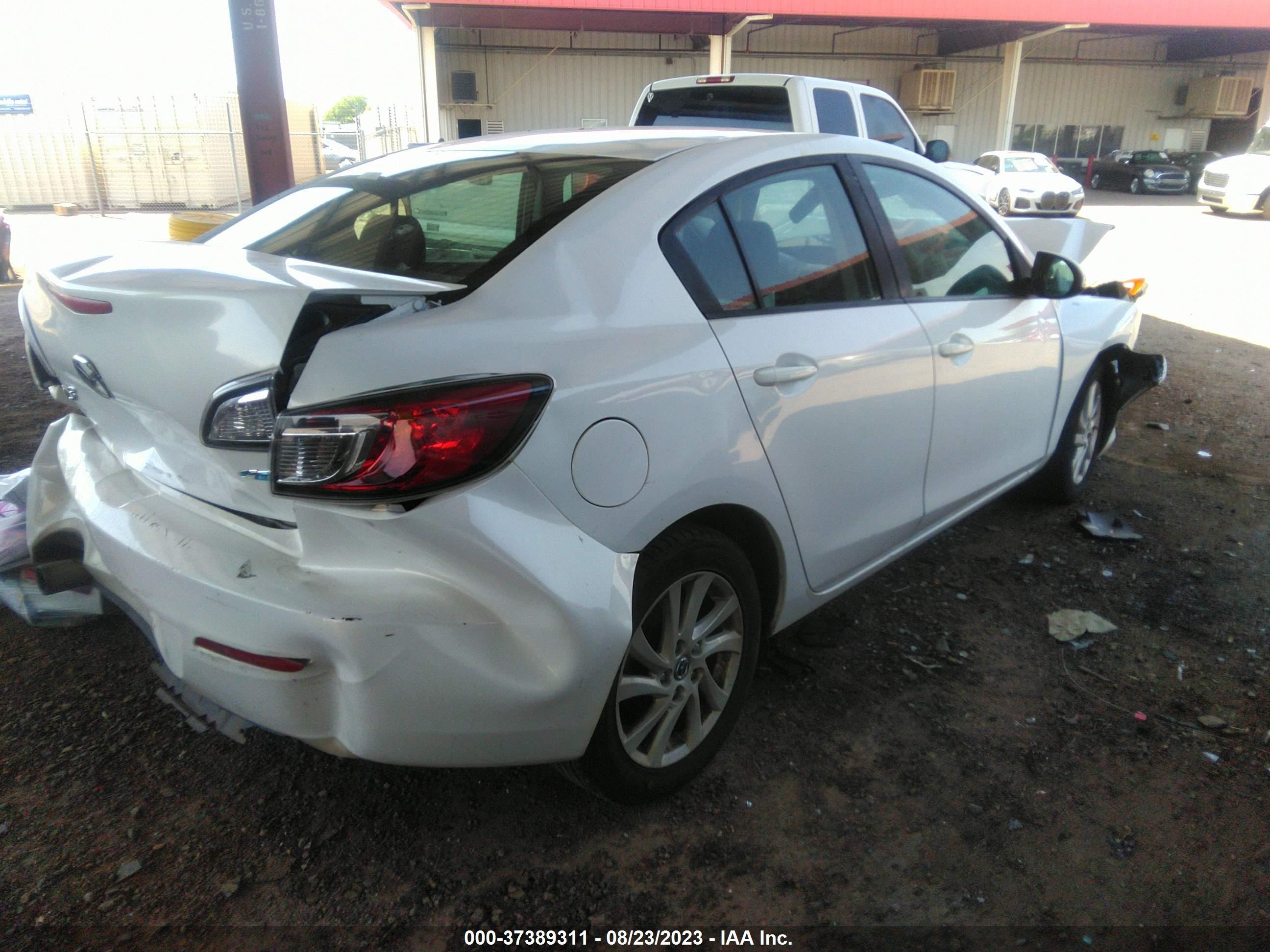 Photo 3 VIN: JM1BL1V80C1699925 - MAZDA 3 