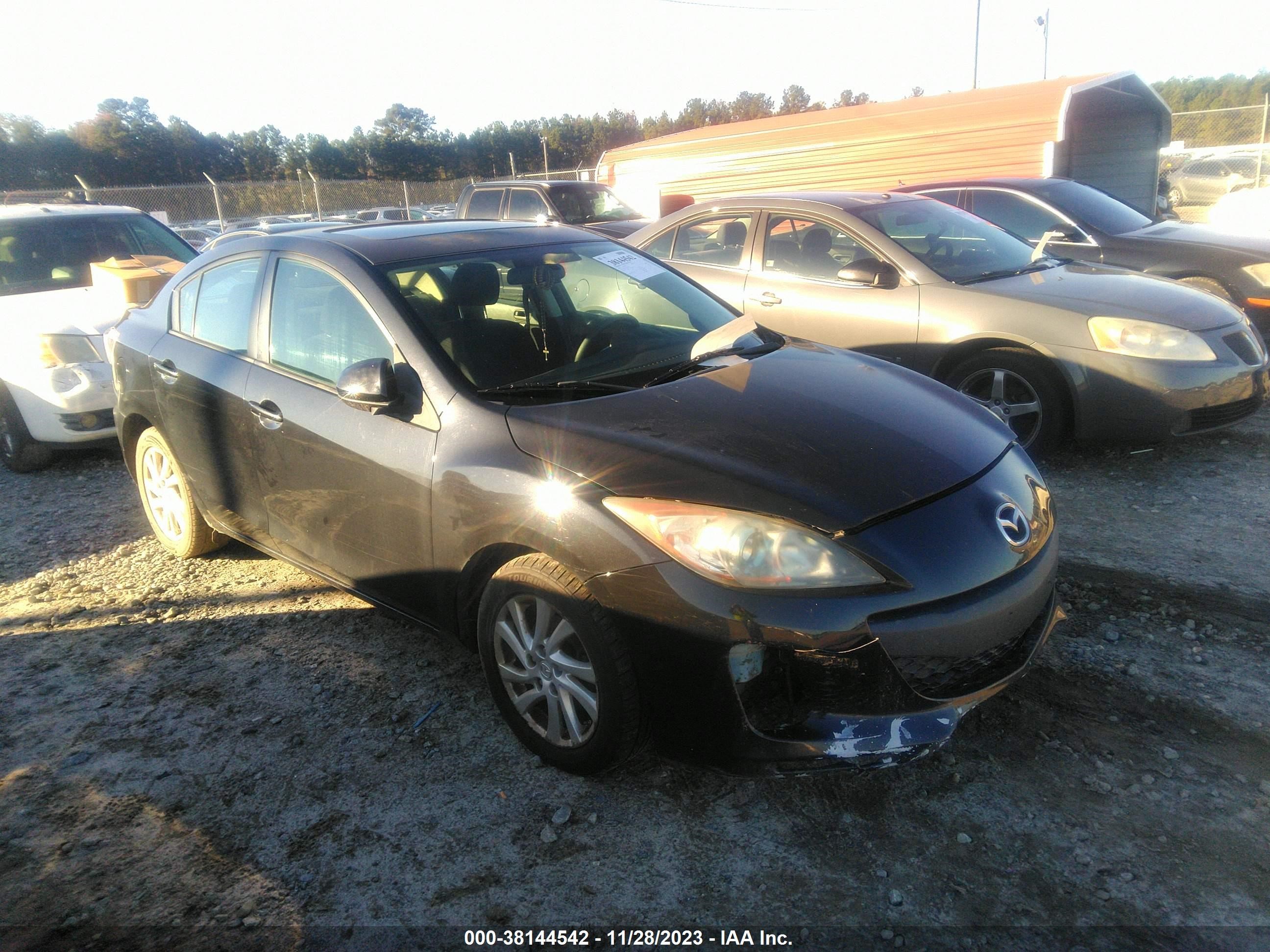 Photo 0 VIN: JM1BL1V84C1679905 - MAZDA 3 