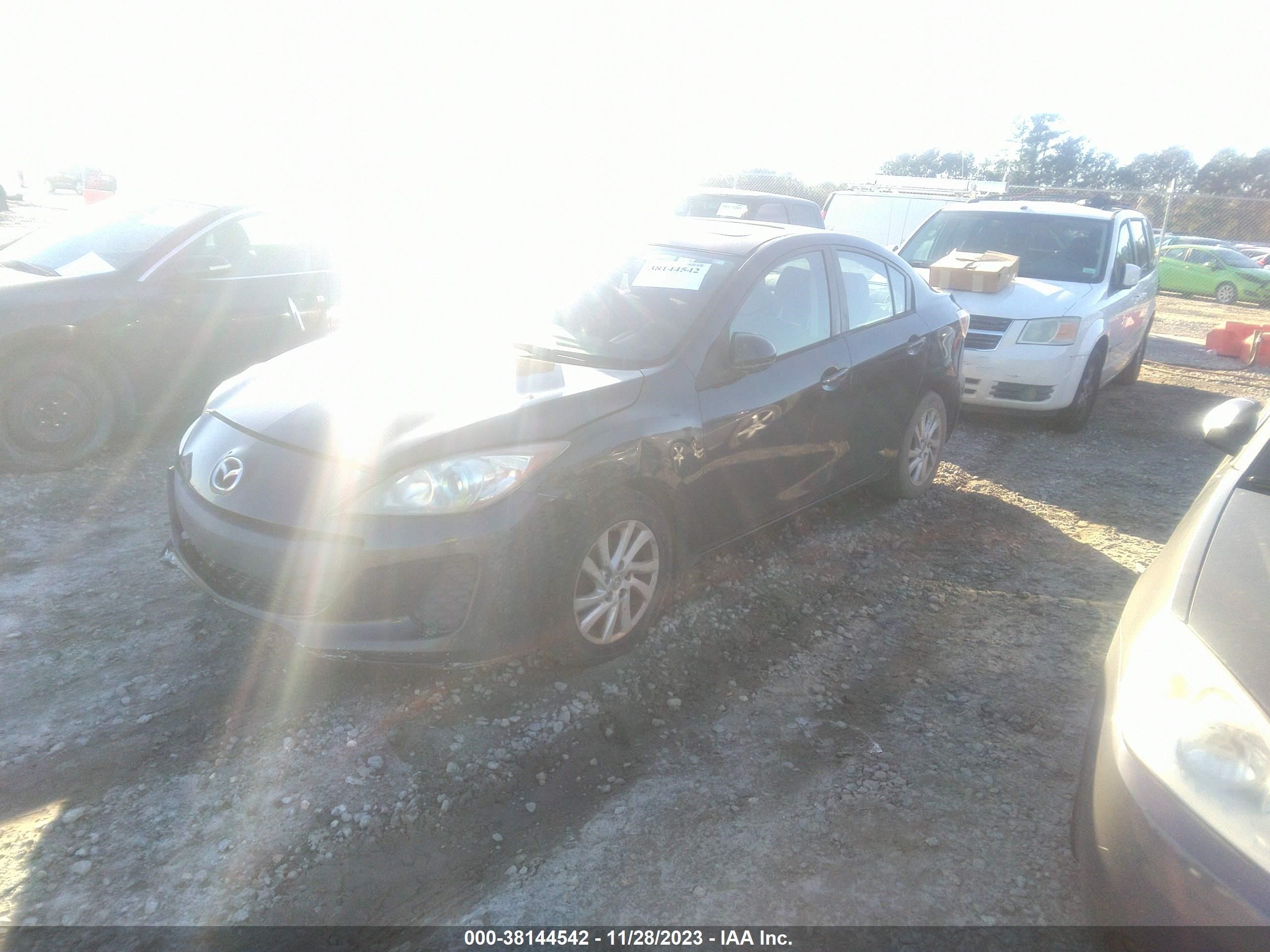 Photo 1 VIN: JM1BL1V84C1679905 - MAZDA 3 