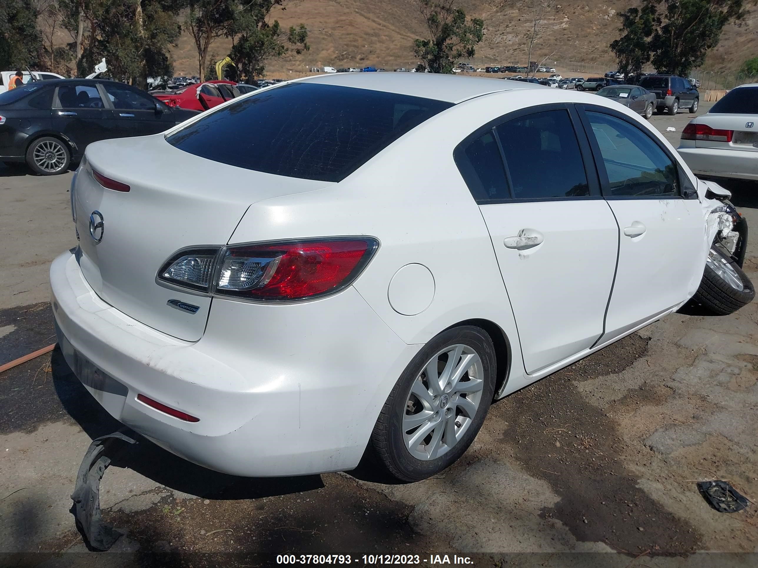 Photo 3 VIN: JM1BL1V86C1609371 - MAZDA 3 