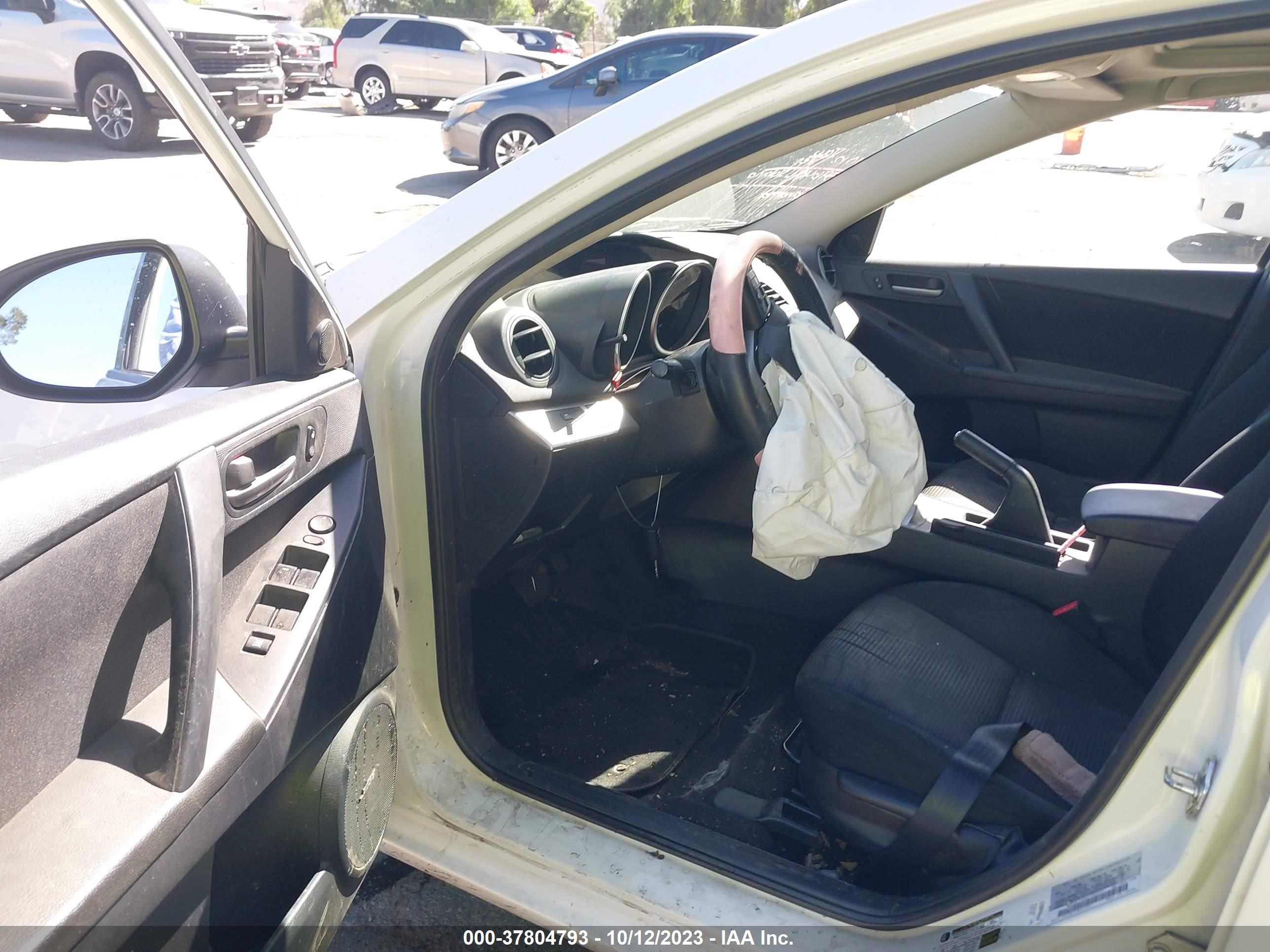 Photo 4 VIN: JM1BL1V86C1609371 - MAZDA 3 