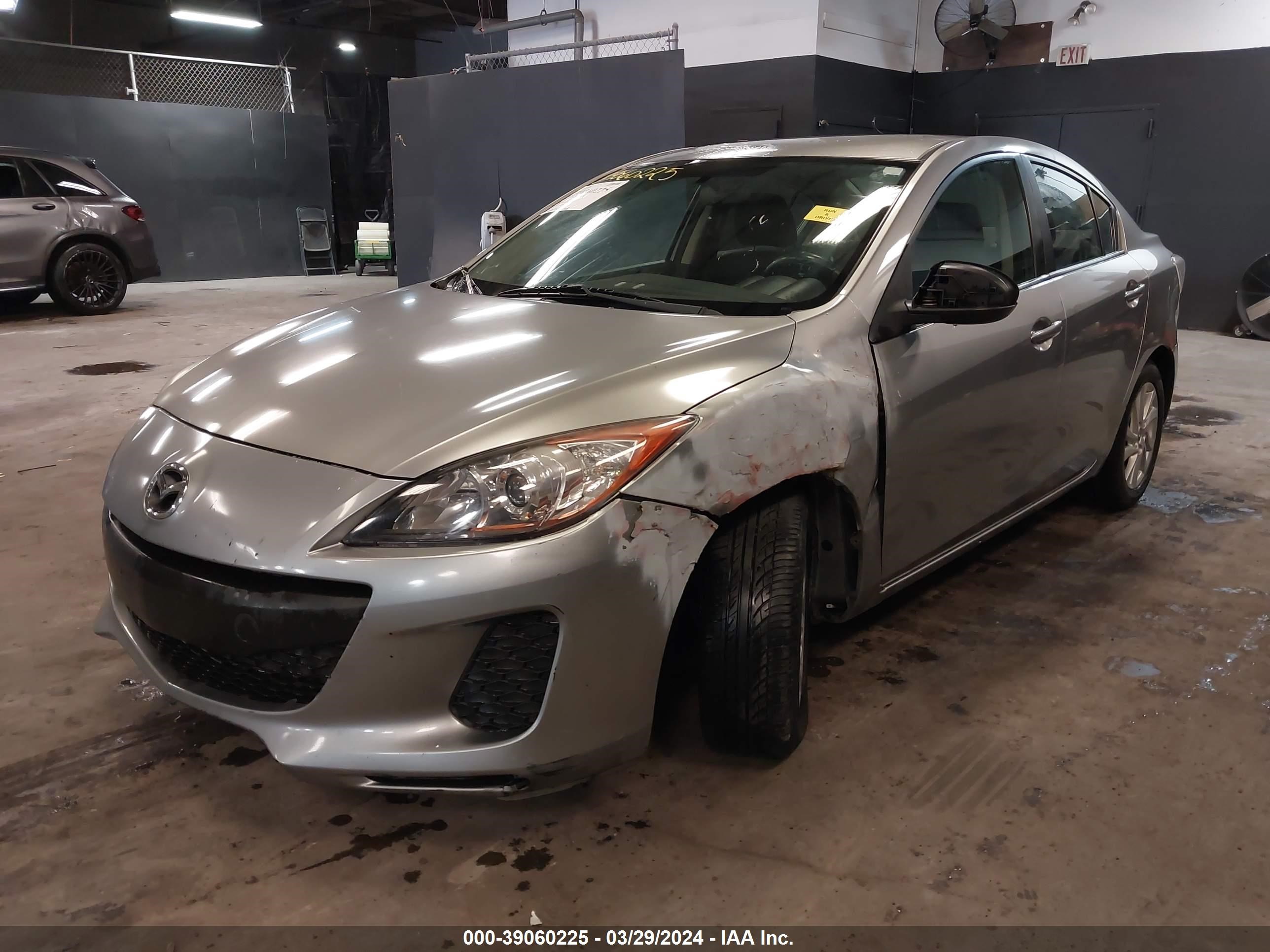 Photo 1 VIN: JM1BL1V88C1599121 - MAZDA 3 