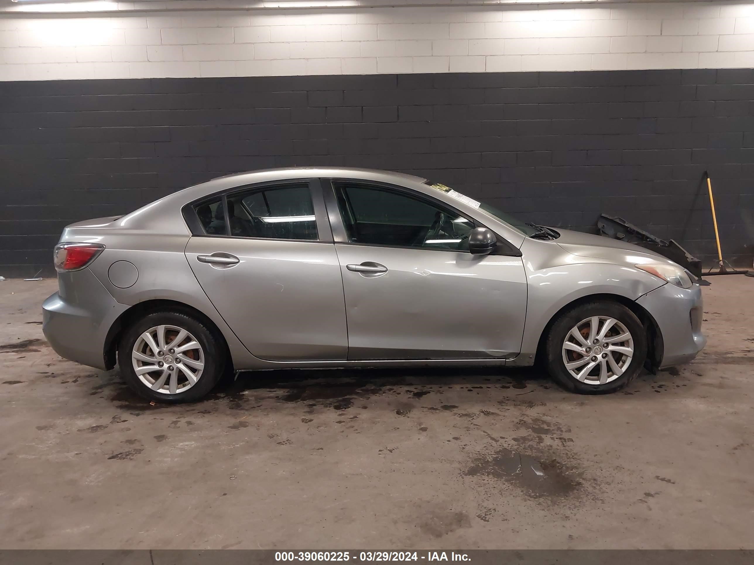 Photo 12 VIN: JM1BL1V88C1599121 - MAZDA 3 