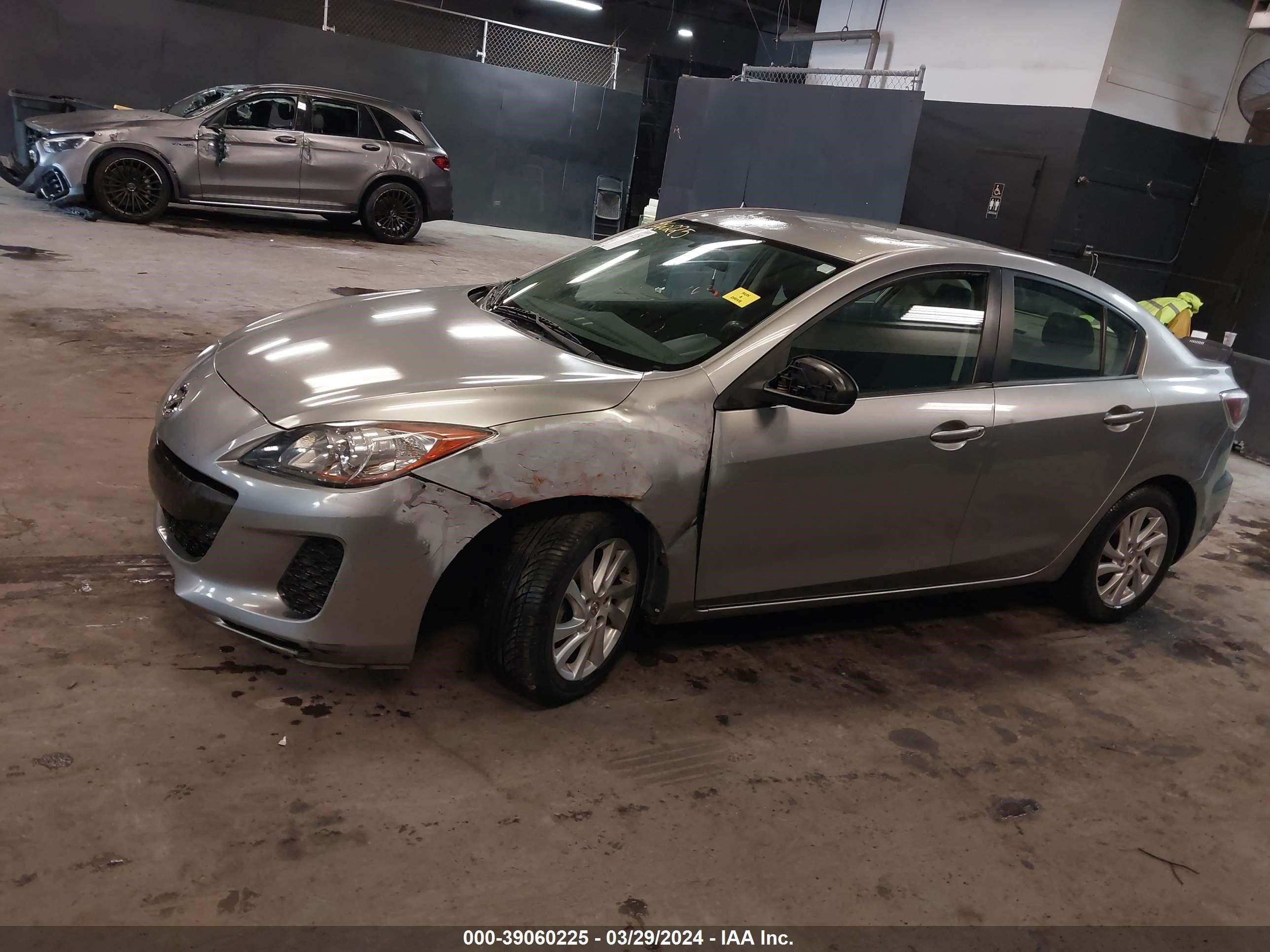 Photo 13 VIN: JM1BL1V88C1599121 - MAZDA 3 