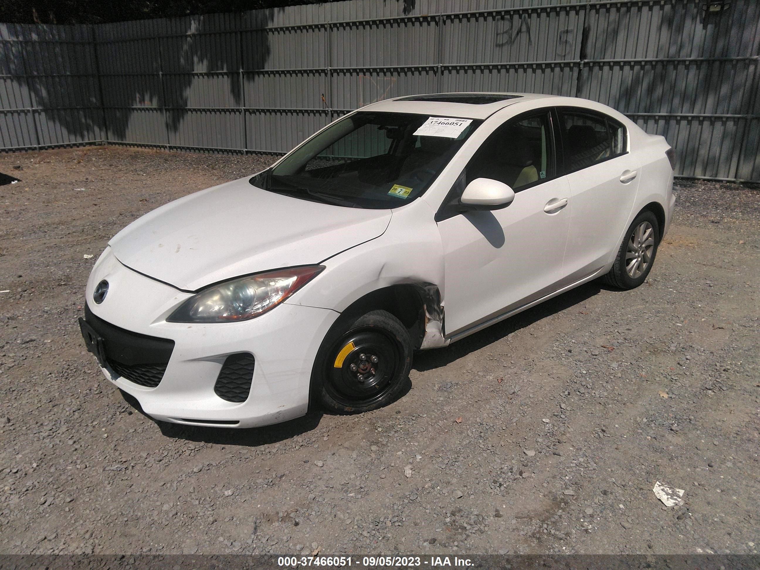 Photo 1 VIN: JM1BL1V88C1683021 - MAZDA 3 