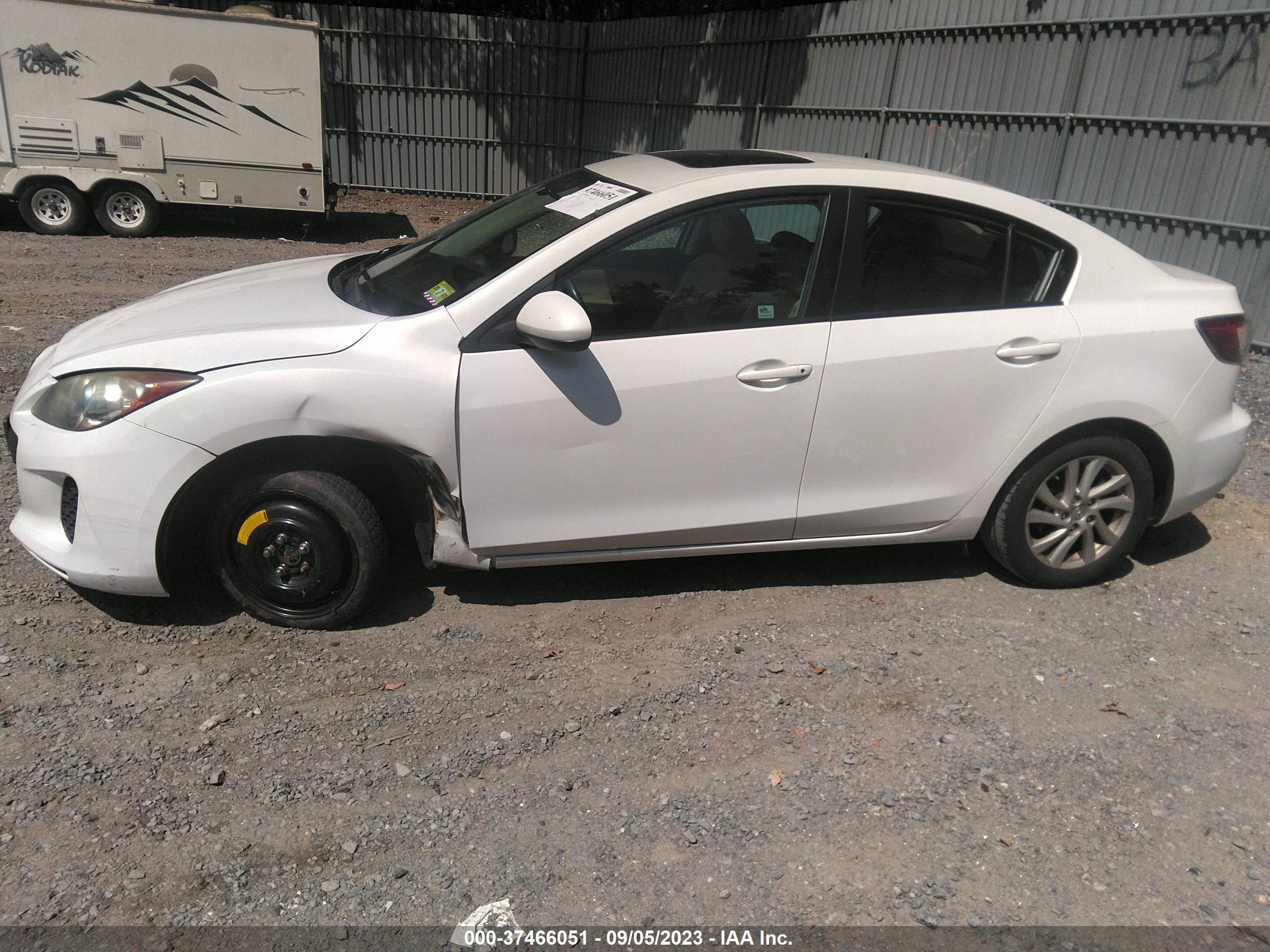 Photo 13 VIN: JM1BL1V88C1683021 - MAZDA 3 