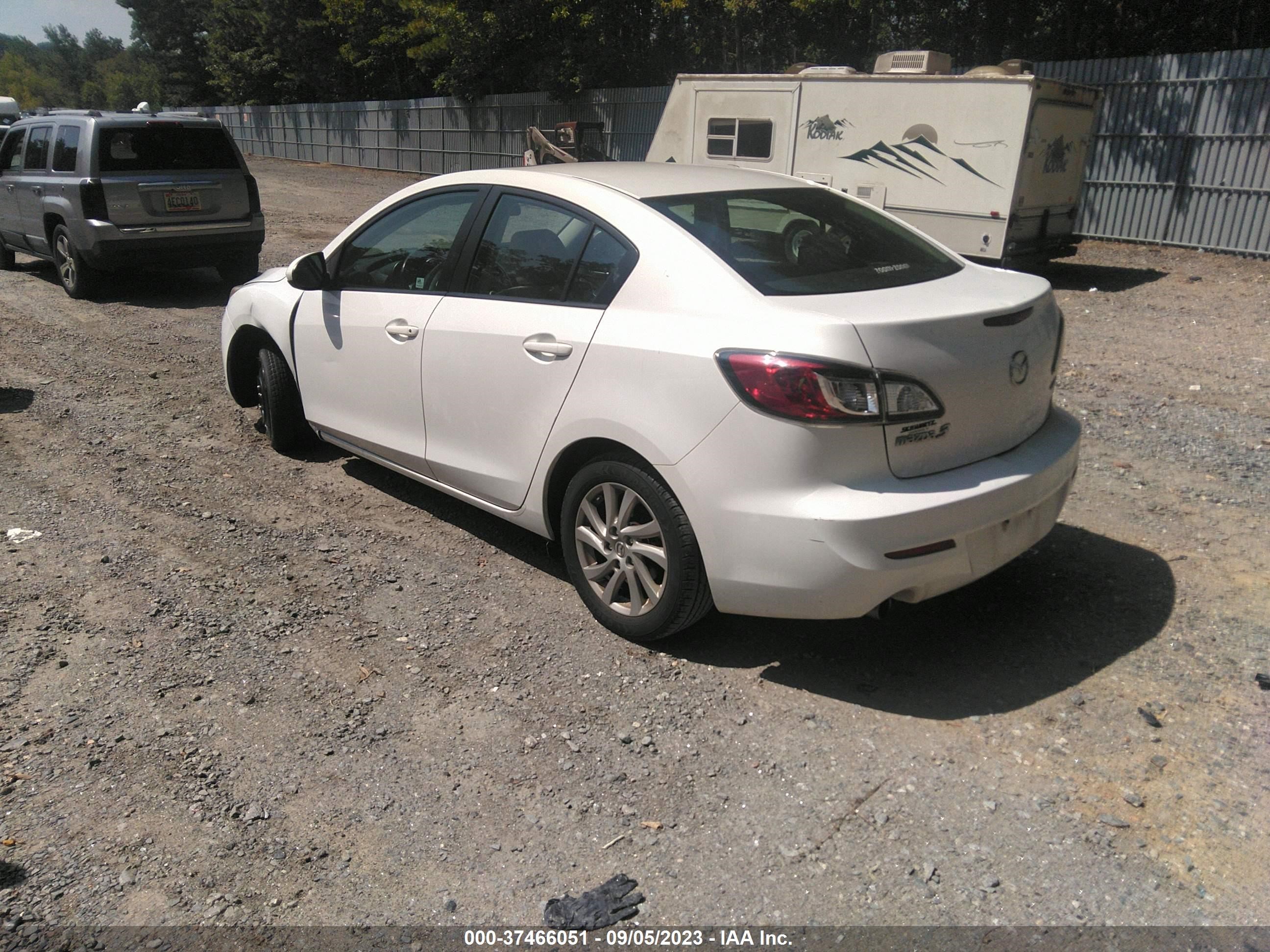 Photo 2 VIN: JM1BL1V88C1683021 - MAZDA 3 