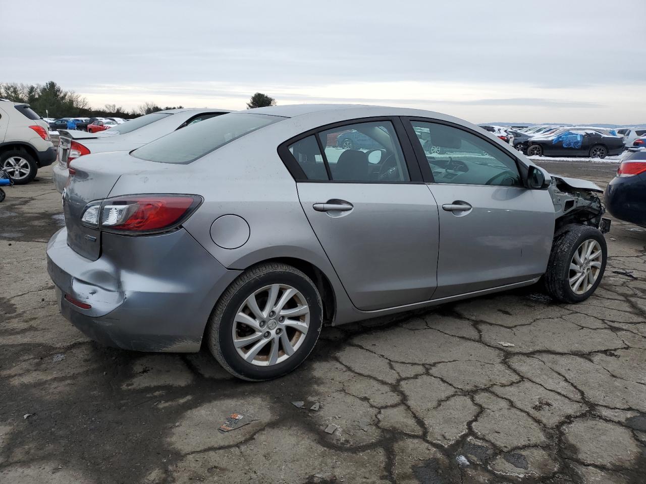 Photo 2 VIN: JM1BL1V89C1564104 - MAZDA 3 