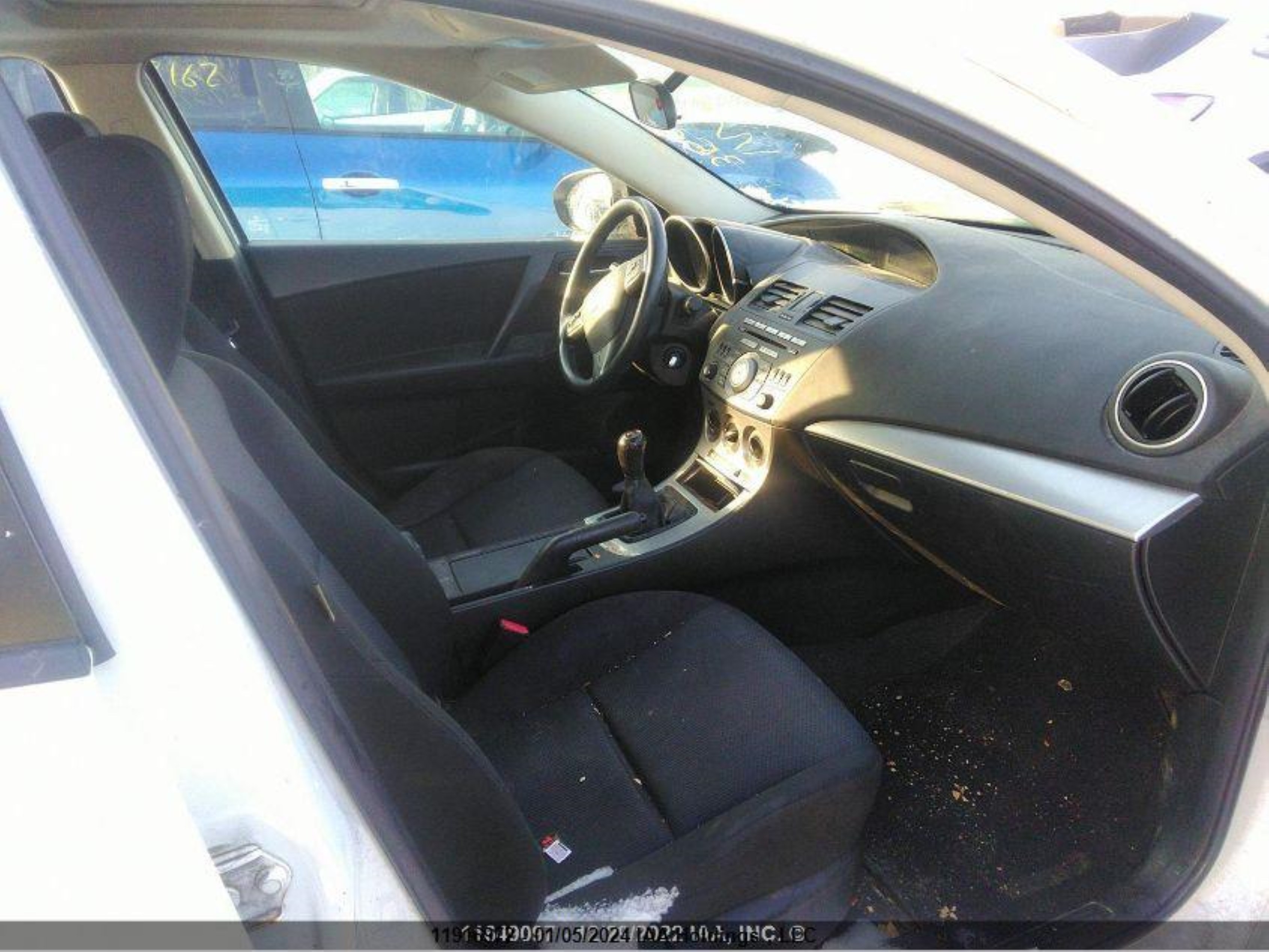 Photo 4 VIN: JM1BL1VF0B1433575 - MAZDA 3 