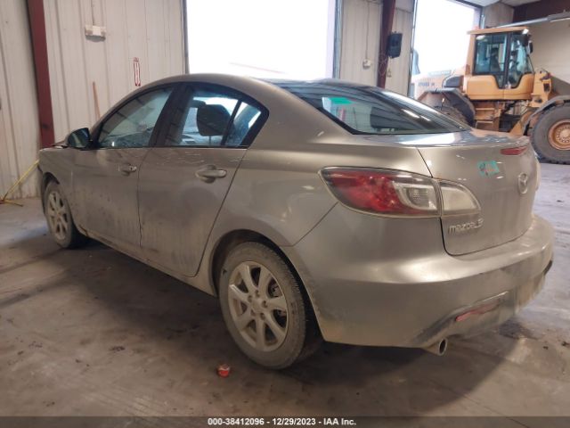 Photo 2 VIN: JM1BL1VF2B1361245 - MAZDA MAZDA3 