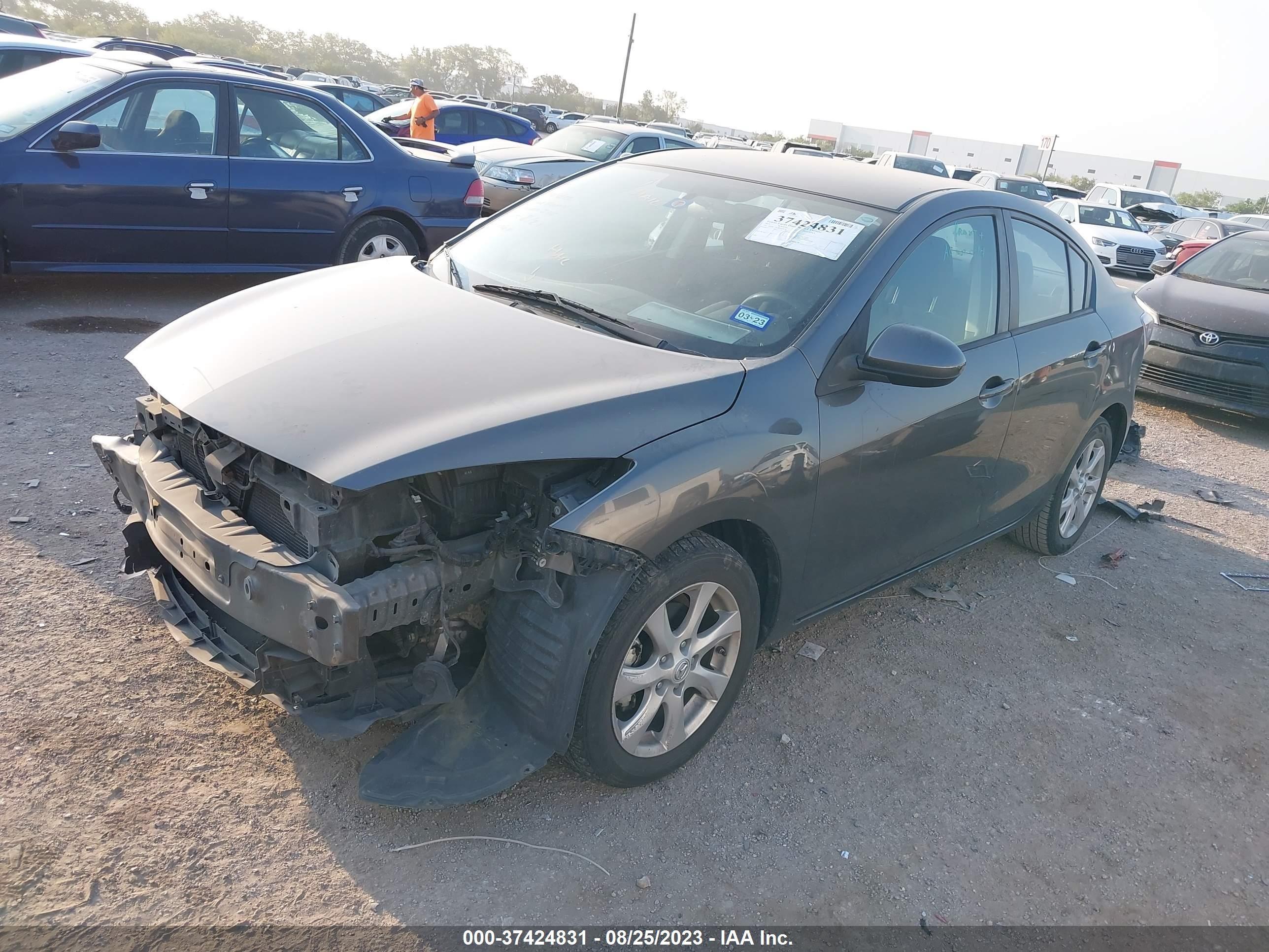 Photo 1 VIN: JM1BL1VF2B1458140 - MAZDA 3 