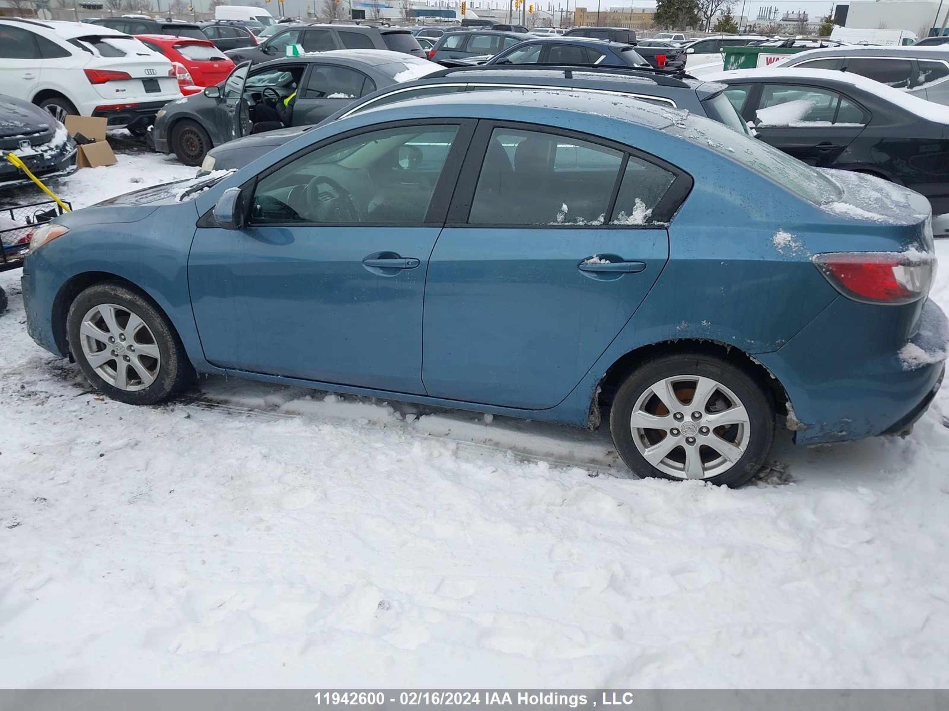 Photo 2 VIN: JM1BL1VF2B1903492 - MAZDA 3 